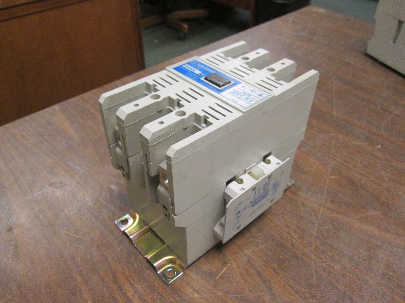 Cutler-Hammer AC Lighting Contactor CN35KN2 100A 240V Coil Used