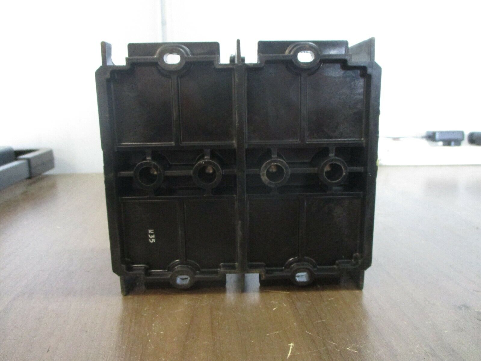 Bussmann Power Distribution Block 16582-2 Line(2) 500MCM Load(2) 3/8" Stud 2P