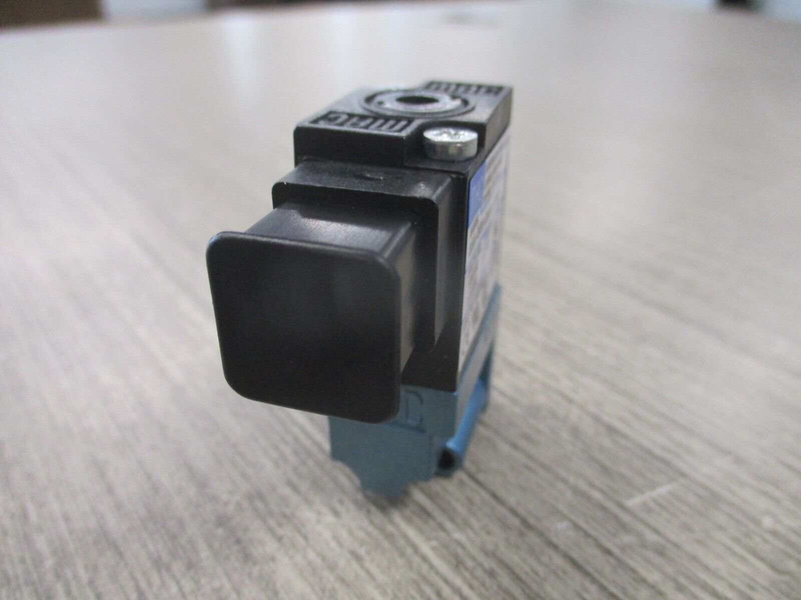 MAC Solenoid Valve 35A-B00-DAAJ-1KJ New Surplus