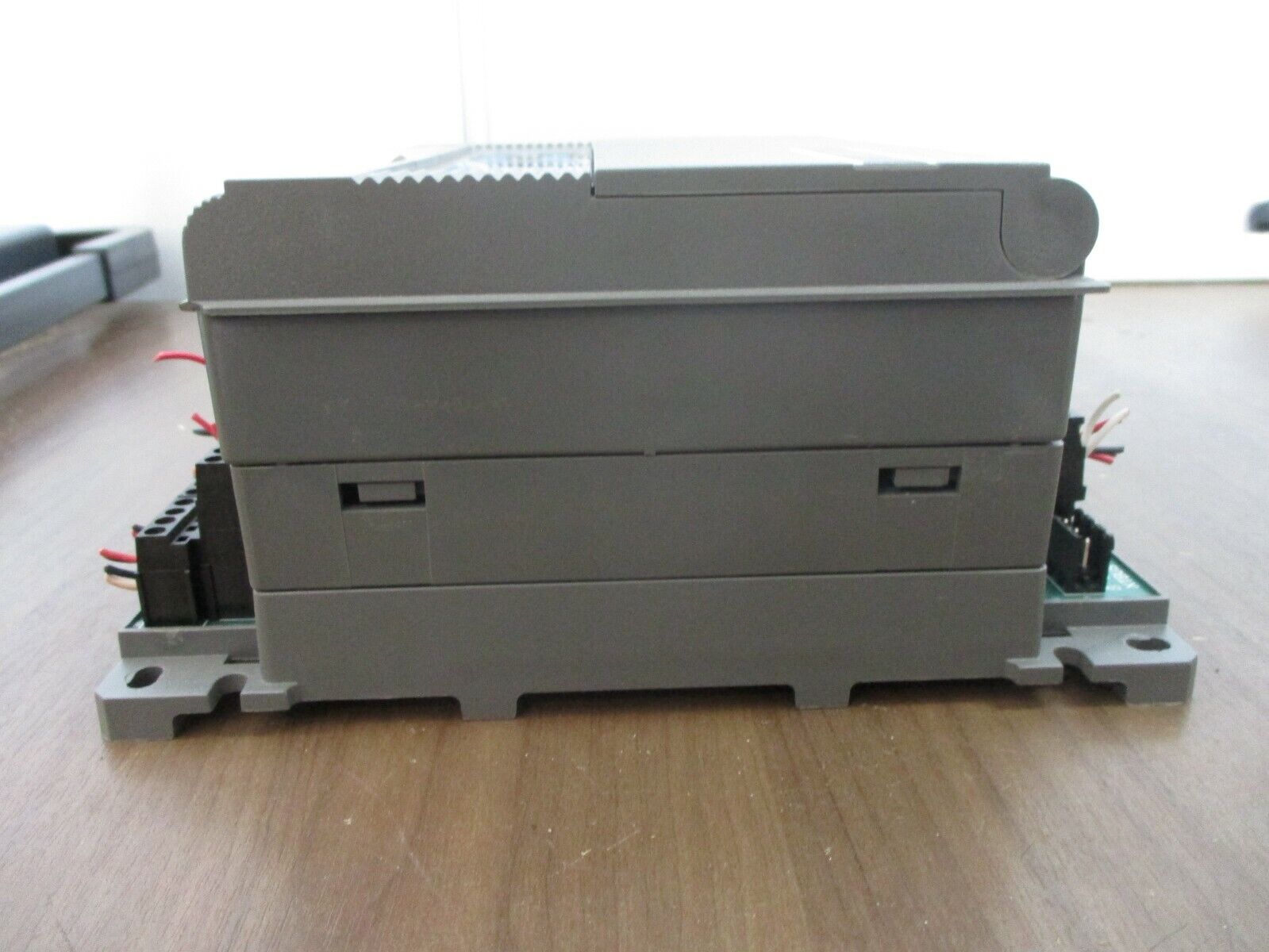 Johnson Controls/Metasys Controller DX-9100-8454 24VAC *Chipped Mounting Foot*