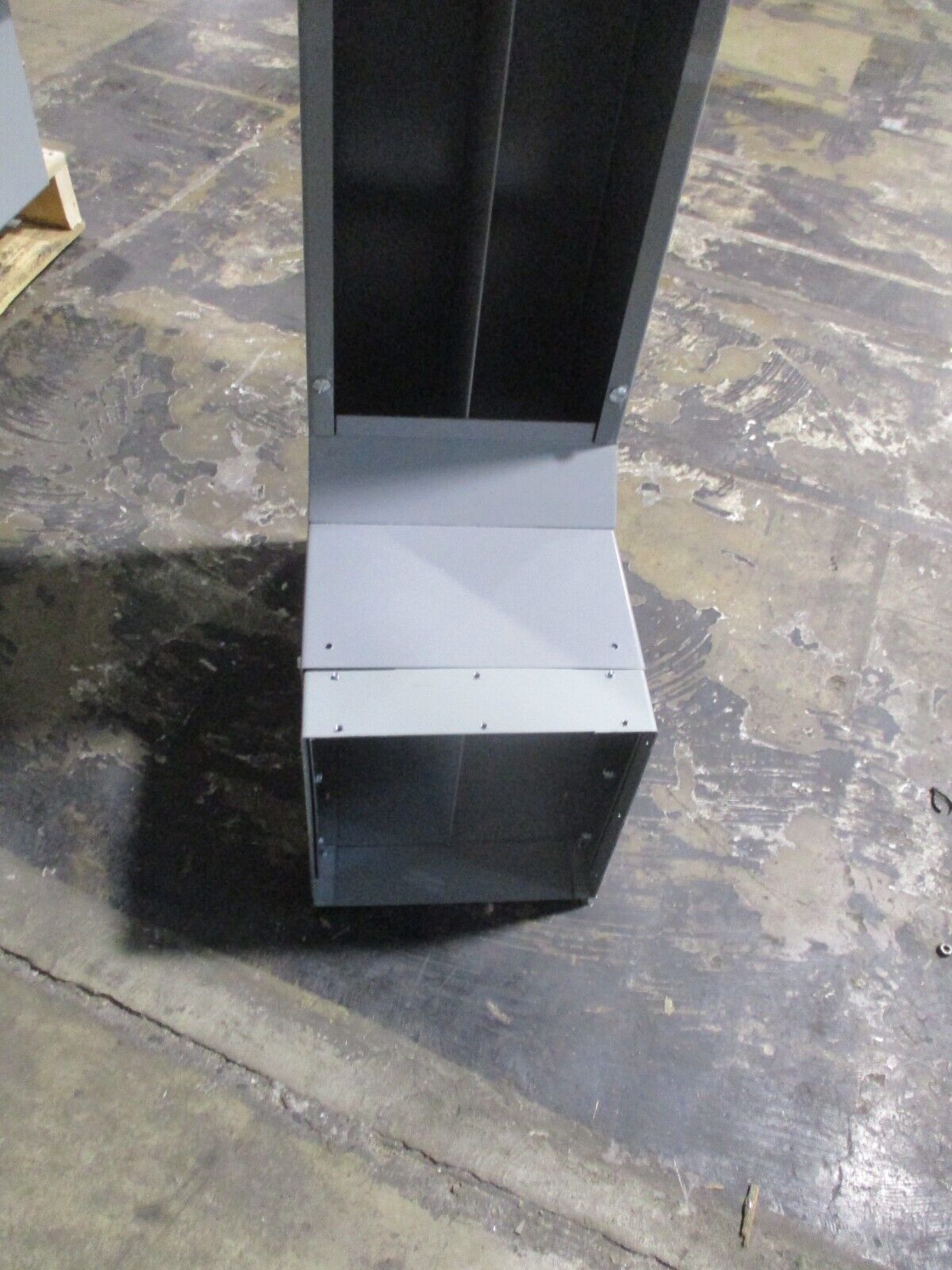 AMP Wireway w/ 90° Elbow End Length: 60" Size: 10x8 to 10x10 *No Cover* Used