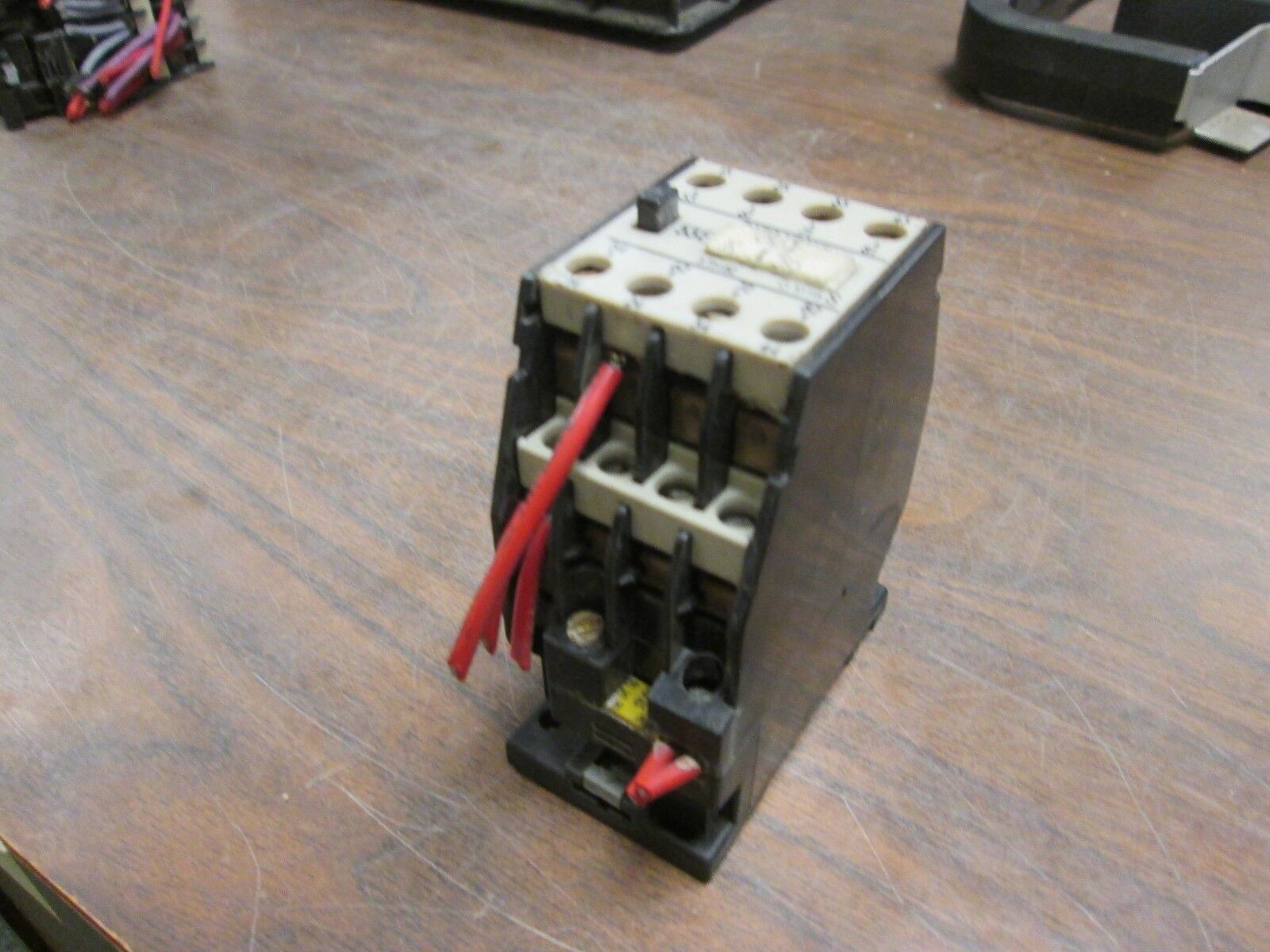 Siemens Contactor 3TH82 53-0A 10A 600V 132V Coil Used