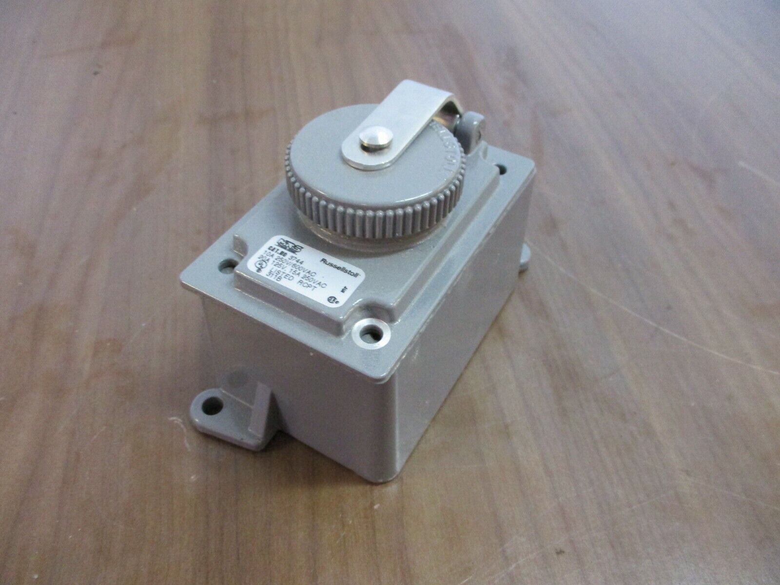 Russellstoll Receptacle 3744 20A @ 125V 15A @ 250V 10A @ 600V 3P 4W *Lot of 3*