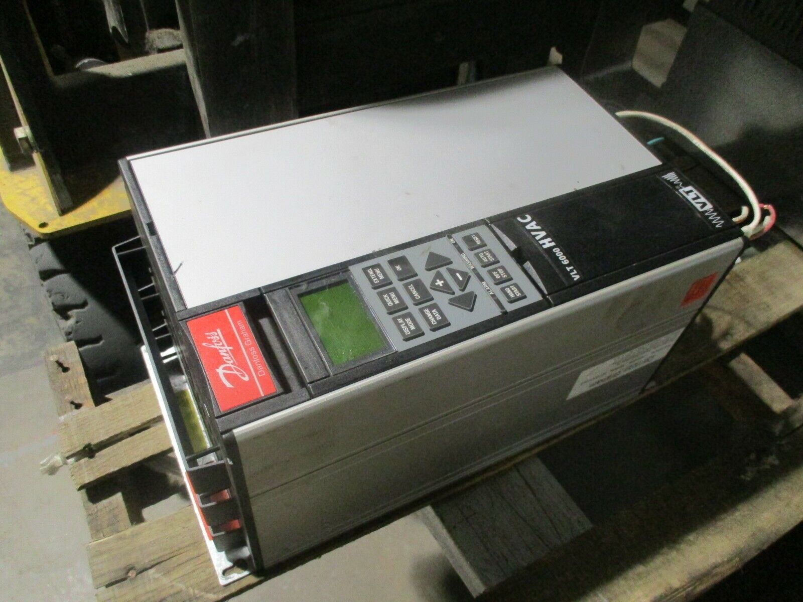 Danfoss VLT 6011 AC Drive 175Z7286 10HP 3Ph Input: 380-480V 50/60Hz 15A Used