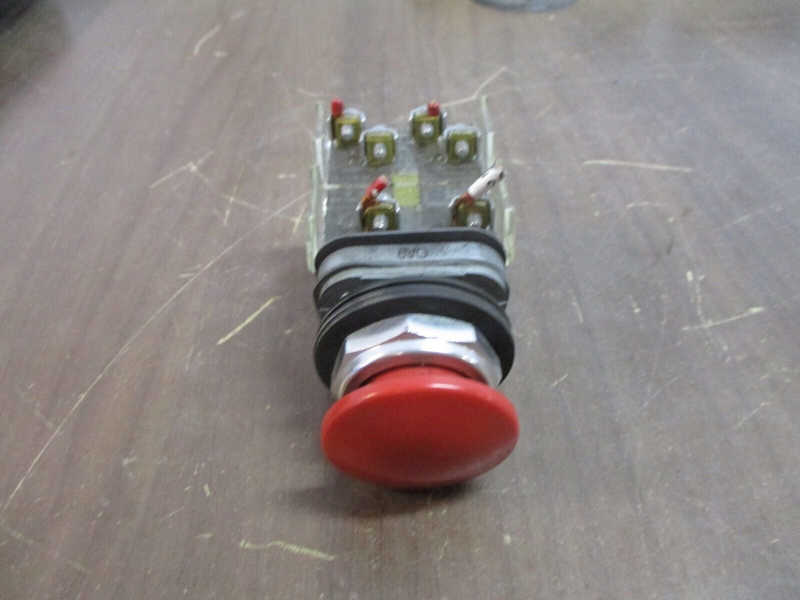 Allen-Bradley Mushroomhead Push Button 800T-D... Ser. T Type 4, 13 Red Used