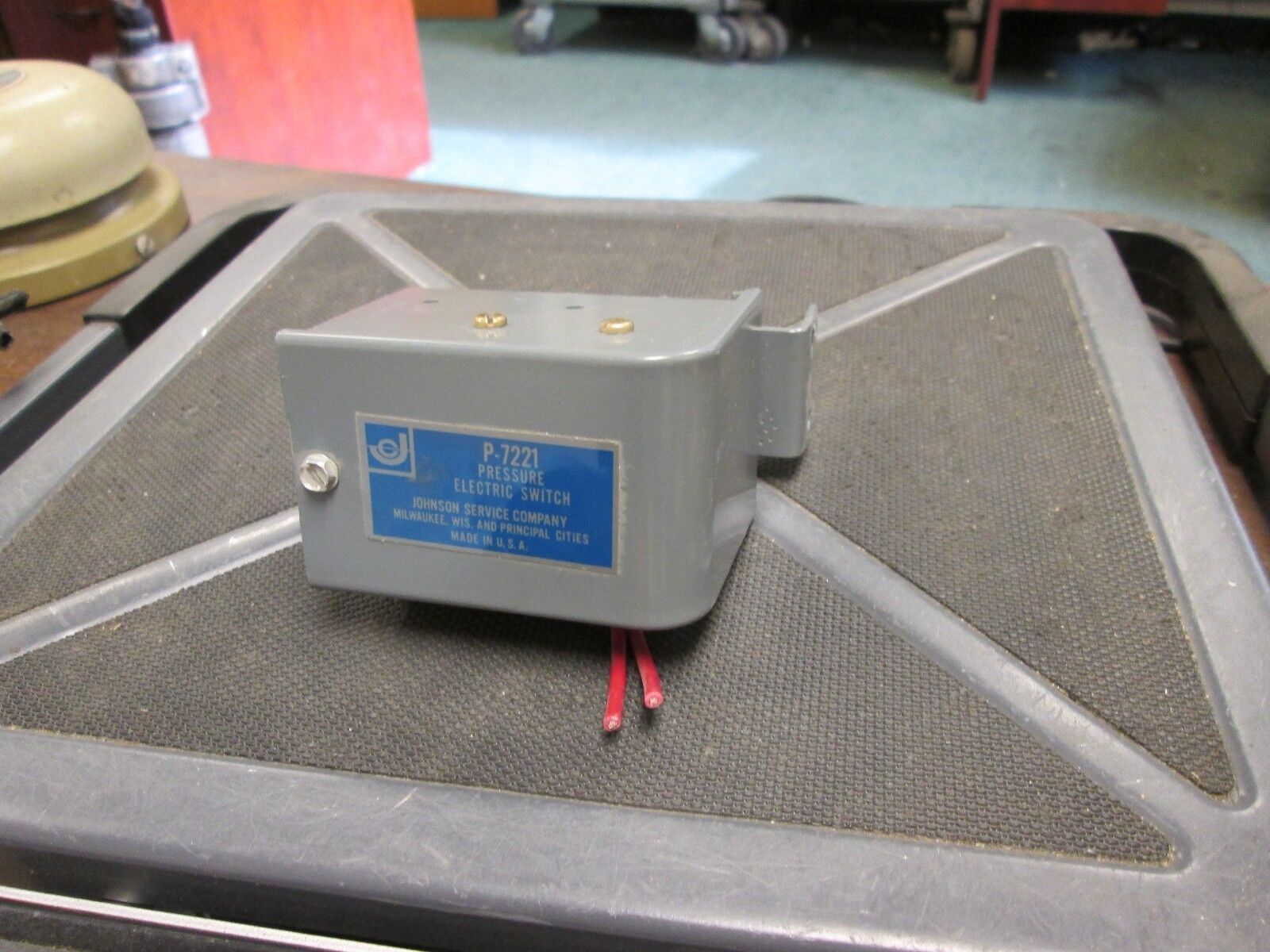 Johnson Service Co. Pressure Electric Switch P-7221 Used