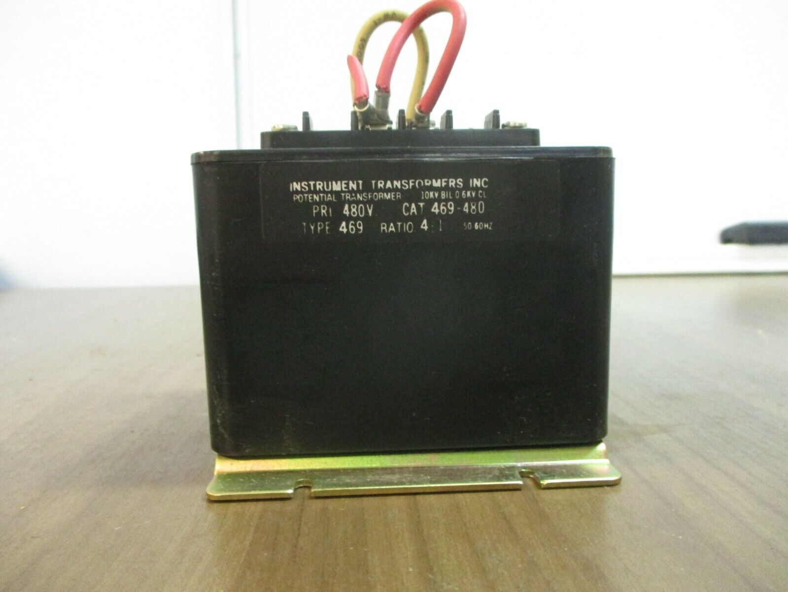 Instrument Transformers Potential Transformer 469-480 Ratio 4:1 Pri: 480V Used