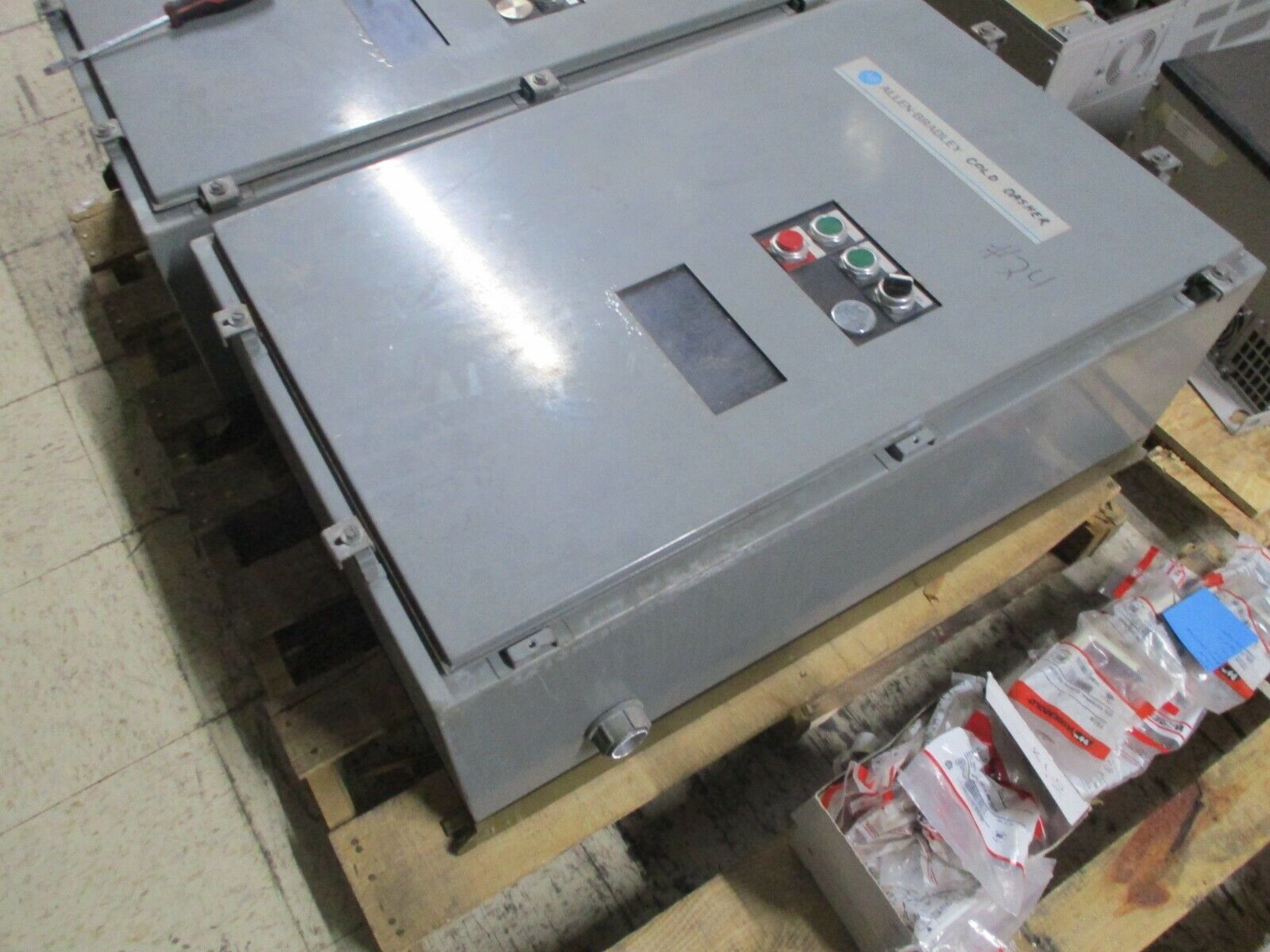 Allen-Bradley AC Drive 1336-B015-ECE-EC3-L1 15HP 3Ph Missing (2) Door Latch Used