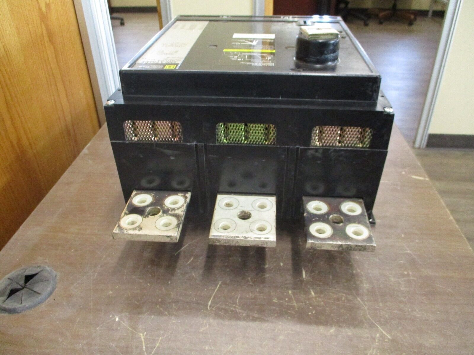 Square D Circuit Breaker PHF3616001386 1600A 600V Used