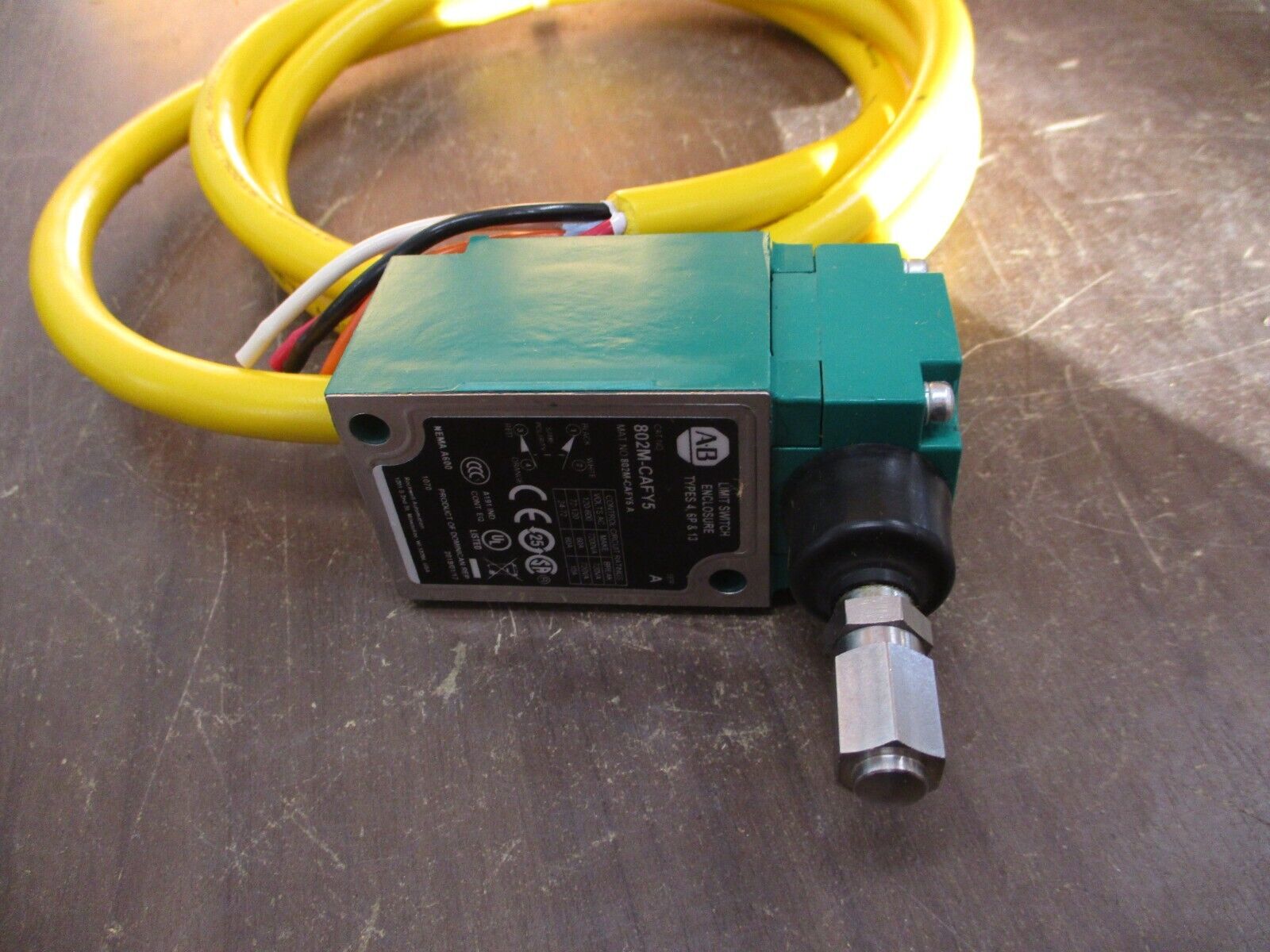 Allen-Bradley Pre-Wired Limit Switch 802M-CAFY5 Ser. A 5' Cable New Surplus