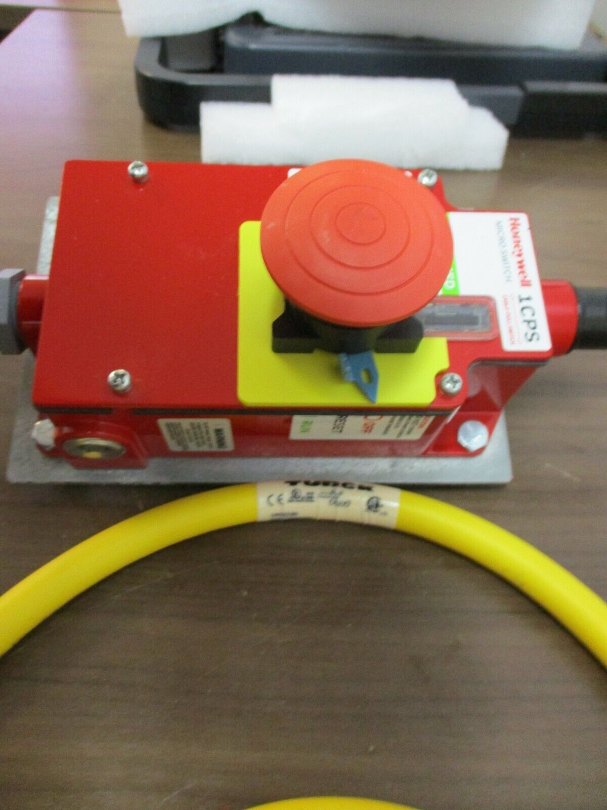 Honeywell Micro Switch Cable Pull Switch 1CPSA2-F03 w/ Mounting Plate
