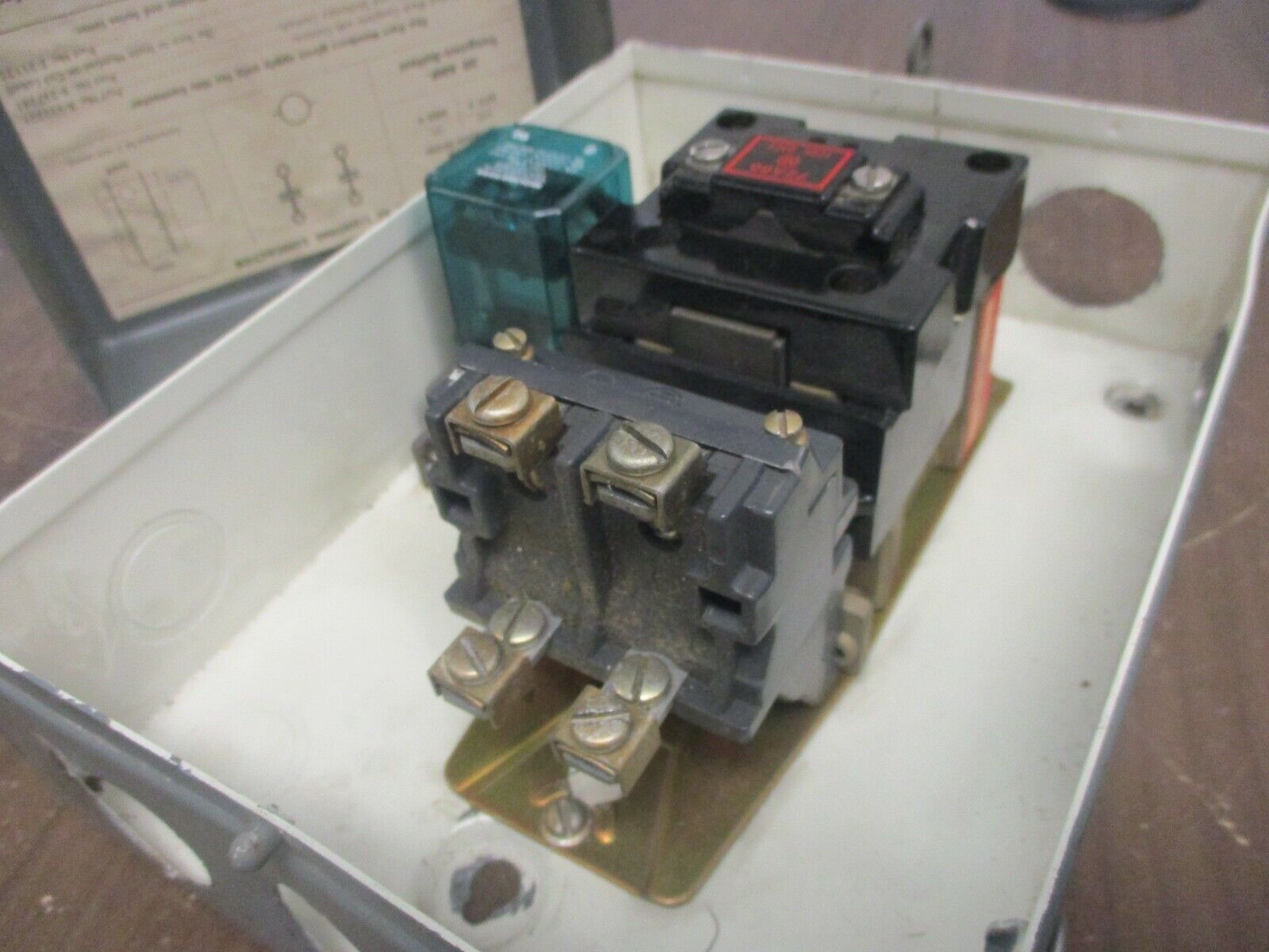 Allen-Bradley Enclosed Lighting Contactor 702L-BAA92 Ser K 120V Coil 30A 2P Used