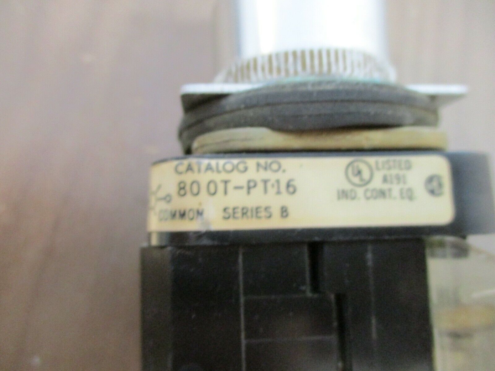 Allen-Bradley Illuminated Push Button 800T-PT16 Ser. B Green Used