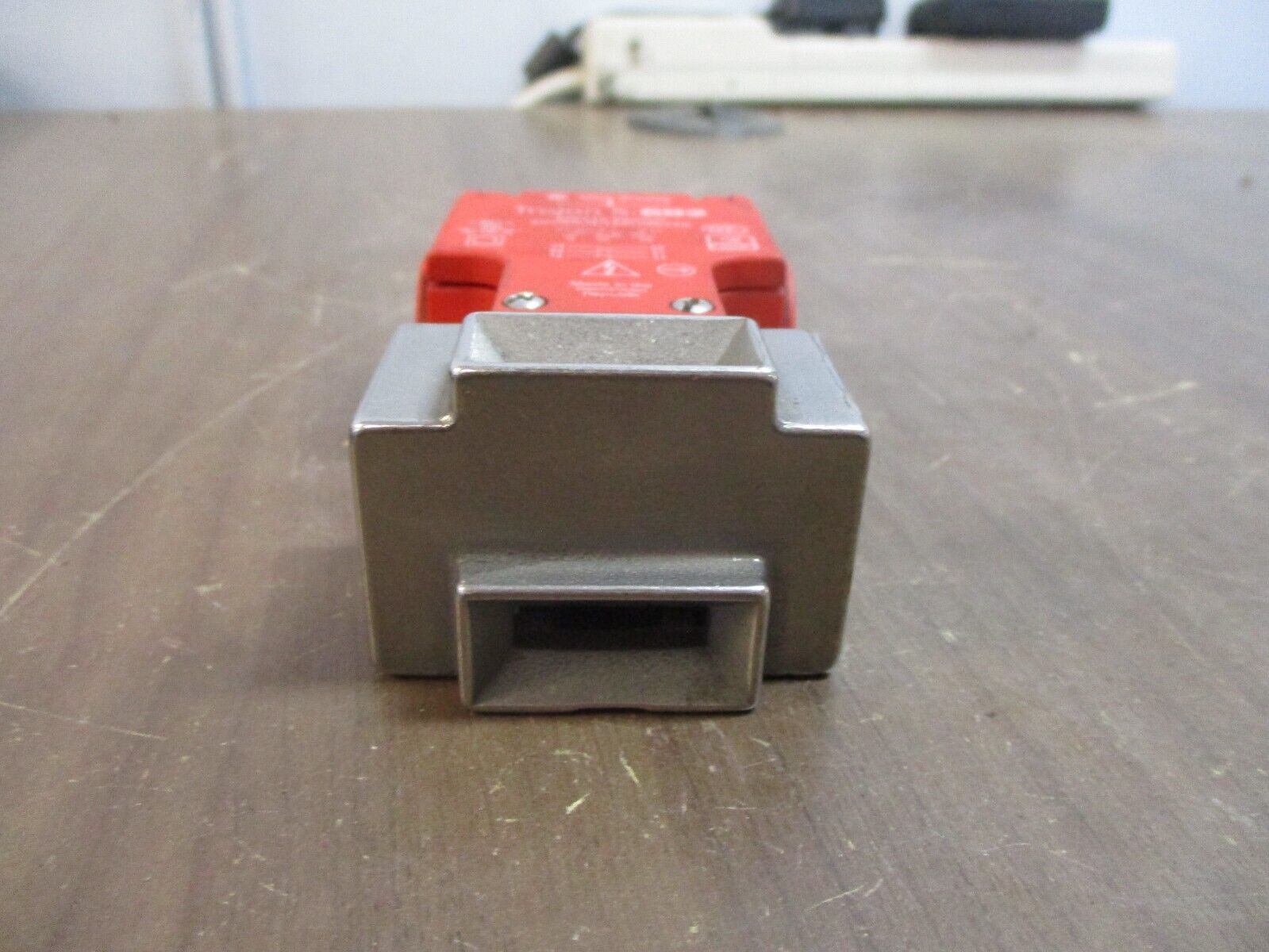 Allen-Bradley GuardMaster Safety Switch Trojan 5-GD2 120/240V 6A/3A Used