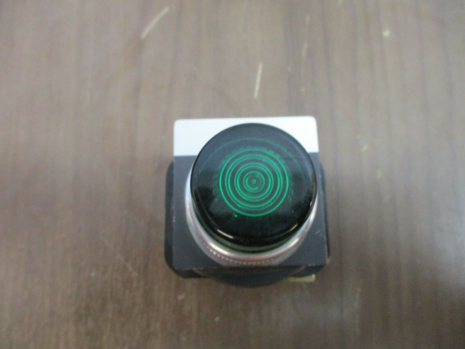 Allen-Bradley Illuminated Push Button 800T-PT16 Ser. B Green Used