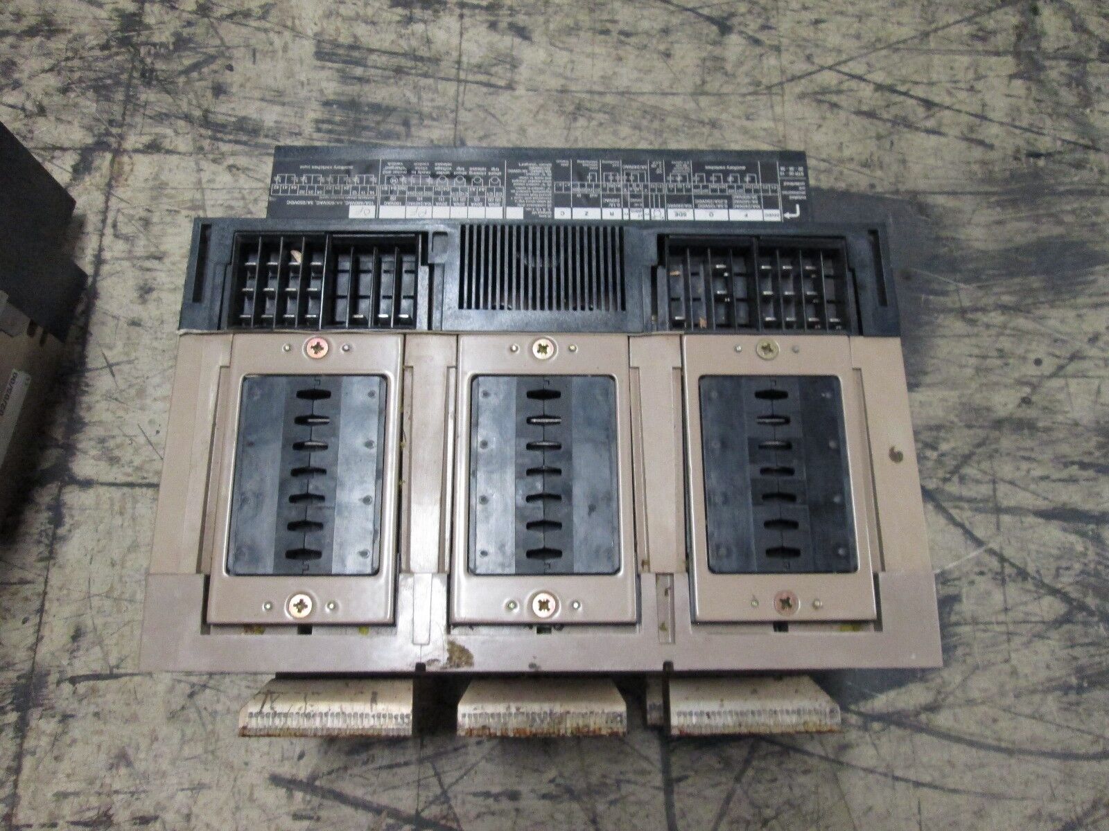 Merlin Gerin Masterpact Circuit Breaker MP30H1 3000A Frame Size STR 38 S Trip