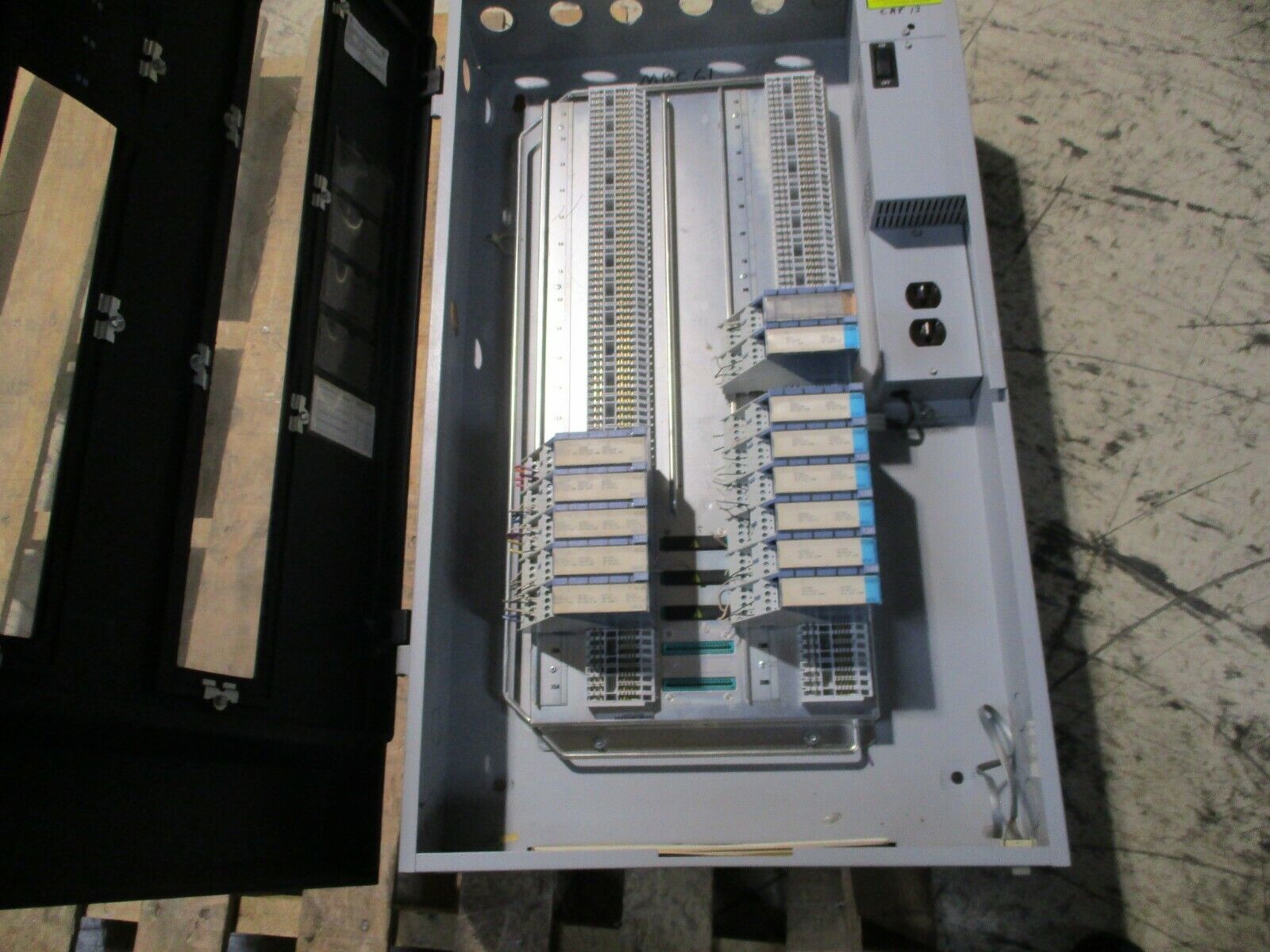 Landis & Gyr APOGEE System 600 Modular Building Controller 545-142B 115V 1.6A