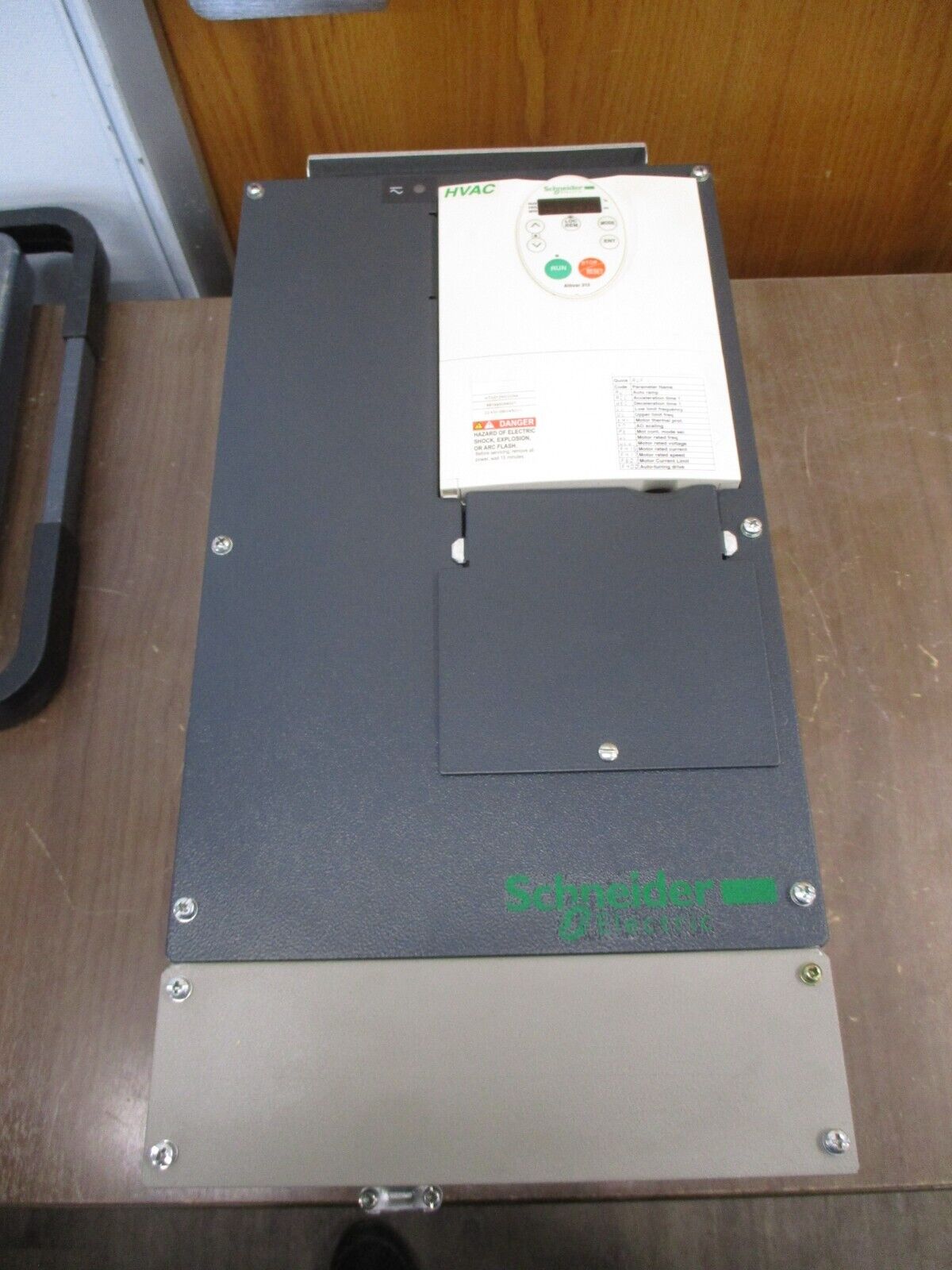 Schneider Electric Altivar AC Drive ATV212HD22N4 30HP 3Ph Used