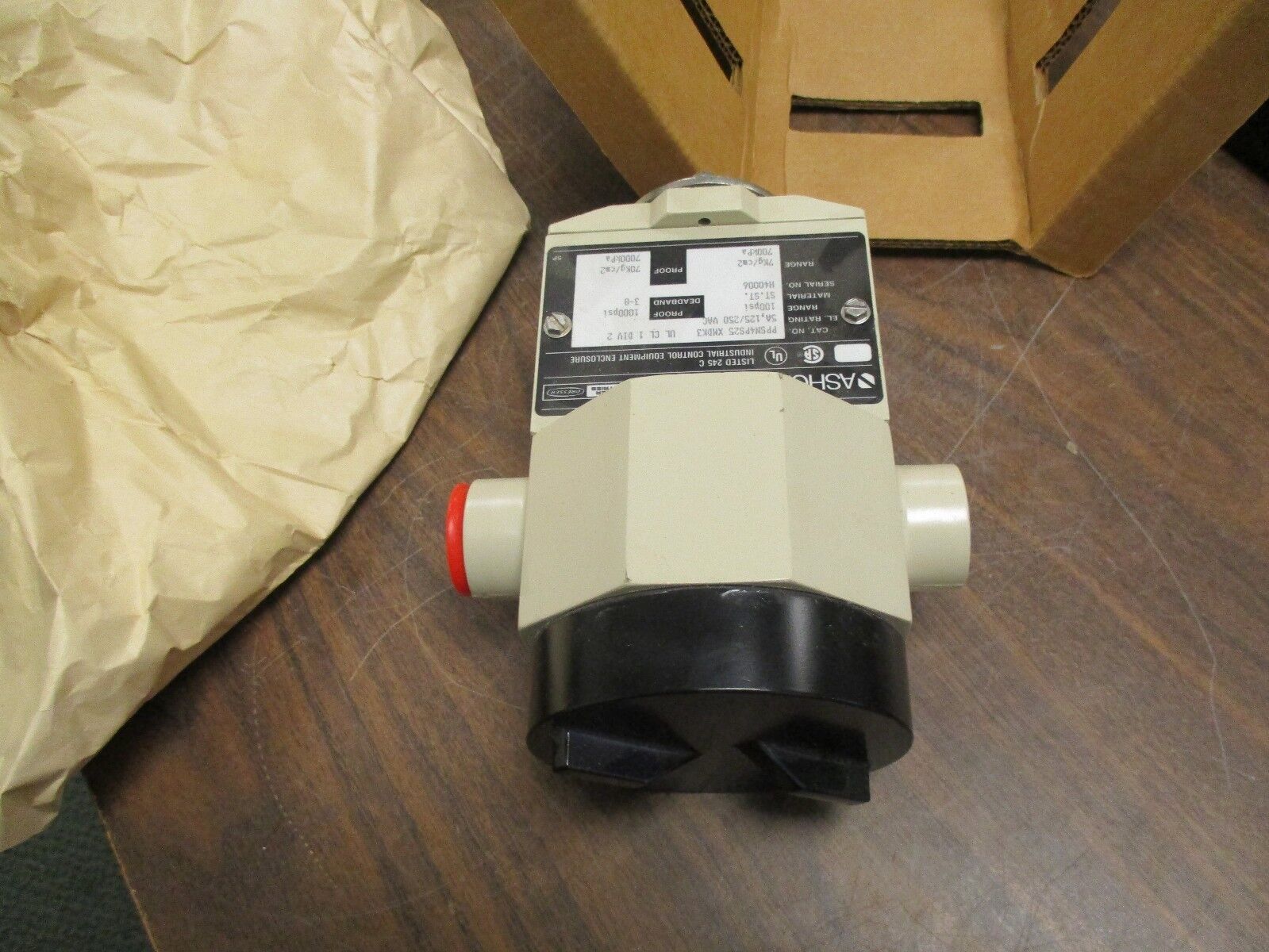 Ashcroft Pressure Switch PPSN4PS25 XMDK3 5A 125/250V Range:100-1000PSI New Surpl
