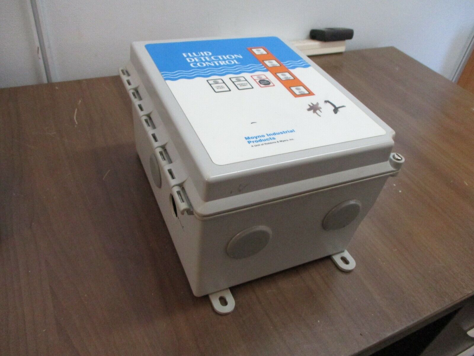 Moyno Fluid Detection Control 4230734000 Type: 3,3R,4,4X,12,13 Enclosure Used