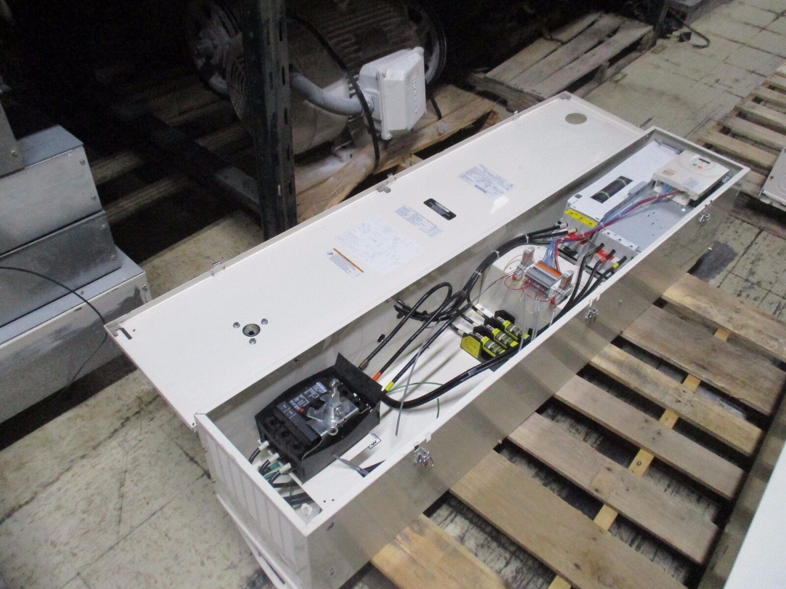 Square D ATV212S-Flex AC Drive W/Disconnect ATV212HD37N4 50HP Used