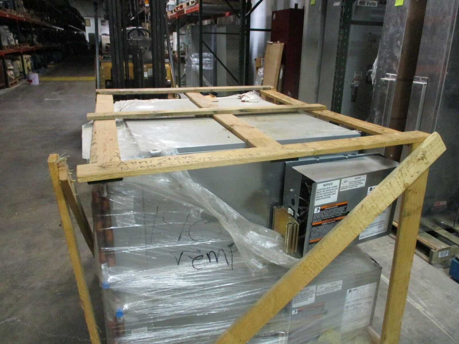 Trane Varitrane Fan-Powered Series VAV Terminal VPWF1000QL0DD03FD1204R 800CFM