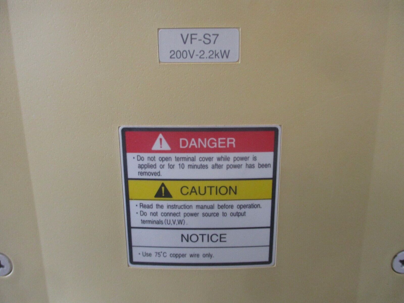 Toshiba AC Drive VFS7-2022UP 3HP 3Ph Input: Output: Used