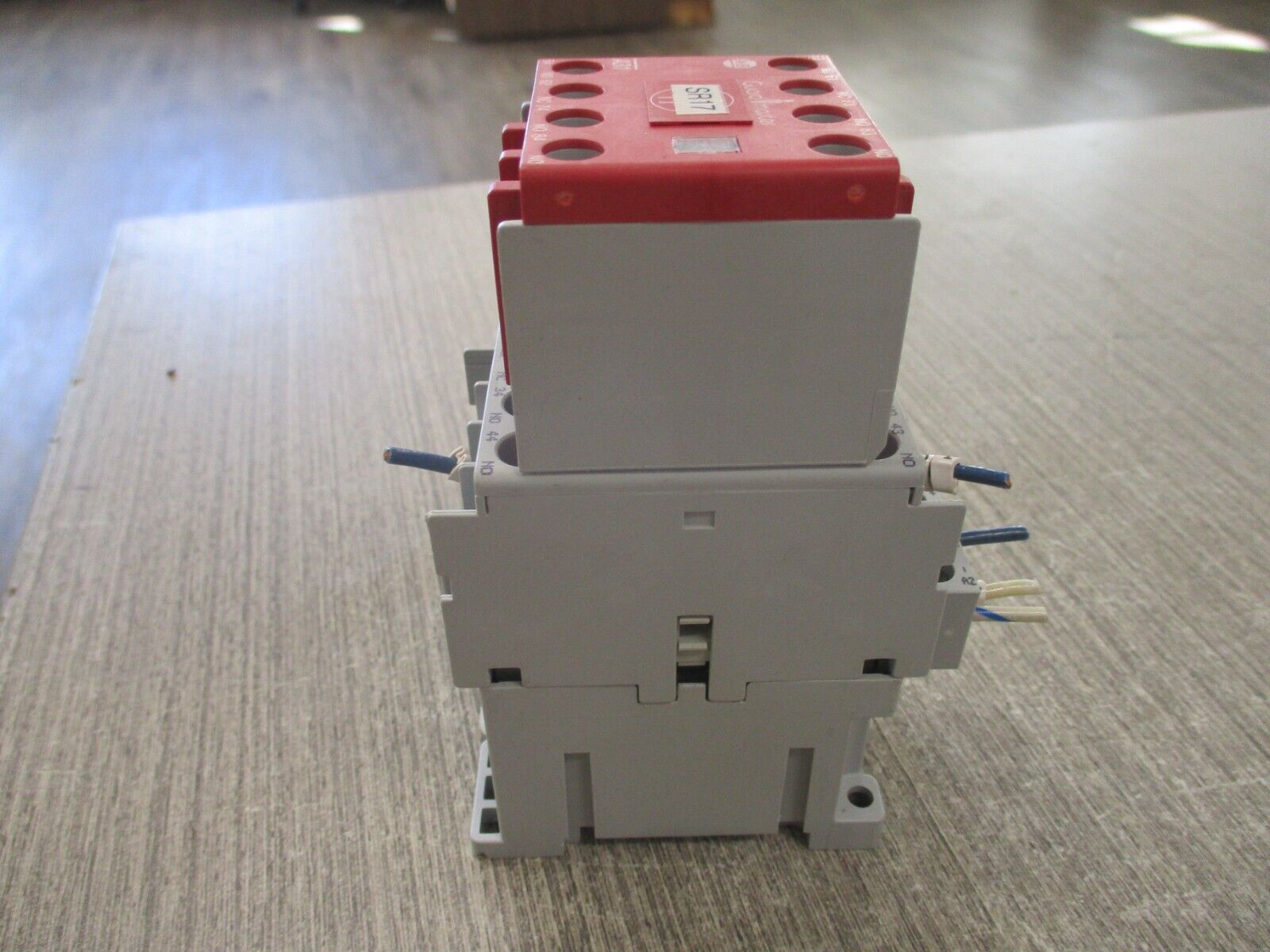 Allen-Bradley GuardMaster Safety Relay 700S-CF620EJC Ser. A 24VDC Coil 25A 600V