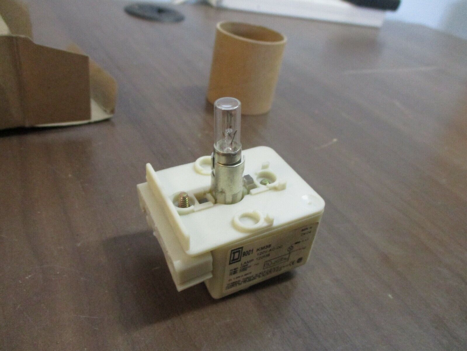 Square D Fingersafe Light Module 9001KM38 Ser. H New Surplus