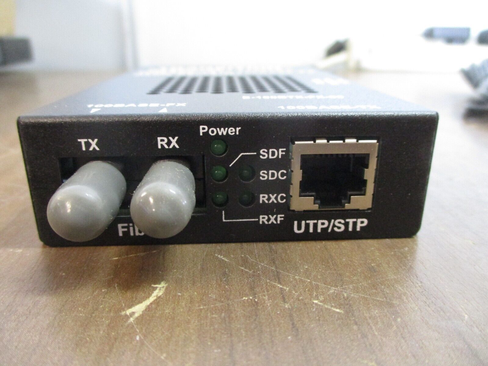 Transition Networks Fast Ethernet 100BASE-TX to 100BASE-FX Media Converter 12VDC