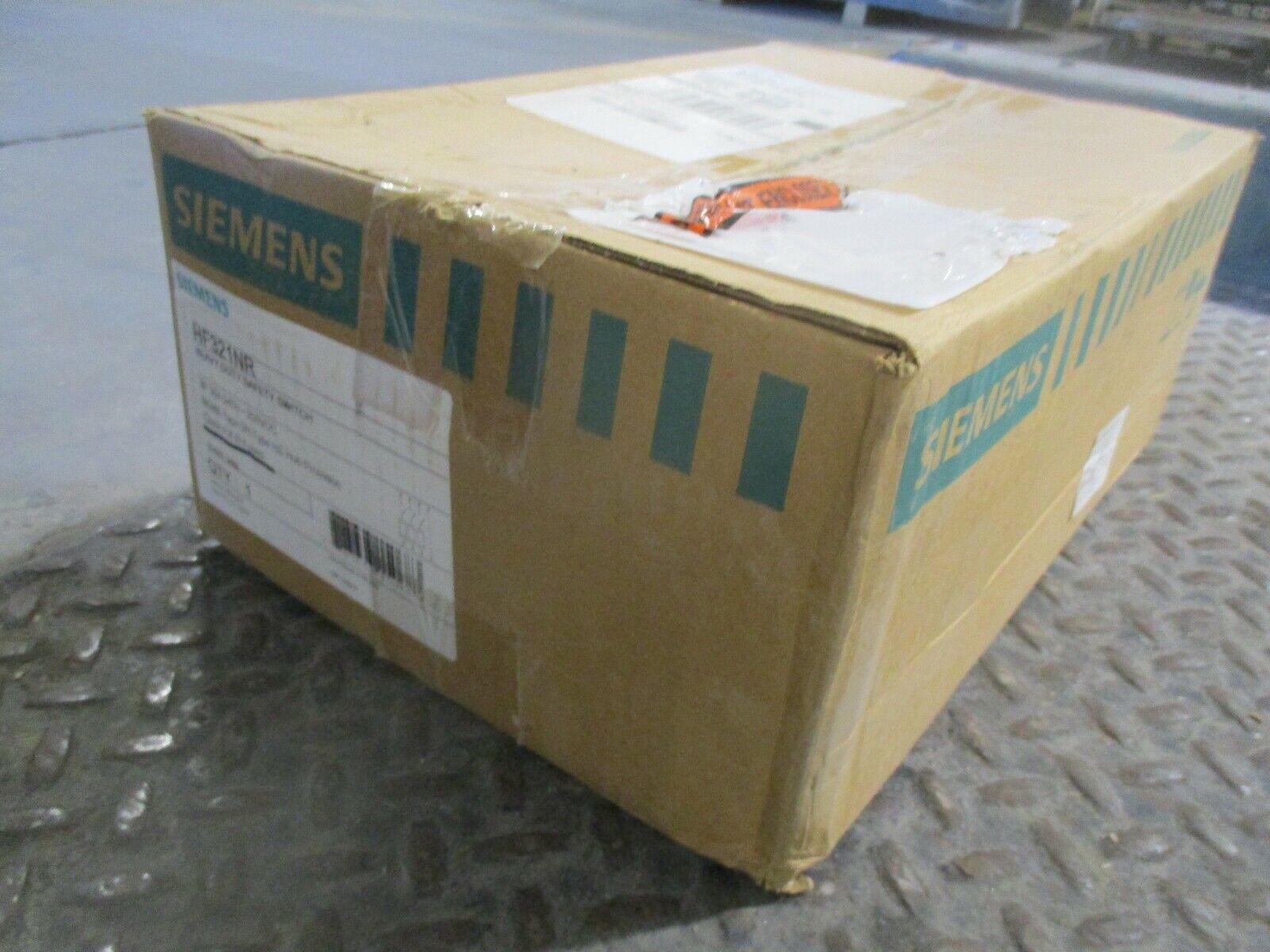Siemens Fusible 3R Safety Switch / Disconnect HF321NR 30A 240V 3P New Surplus