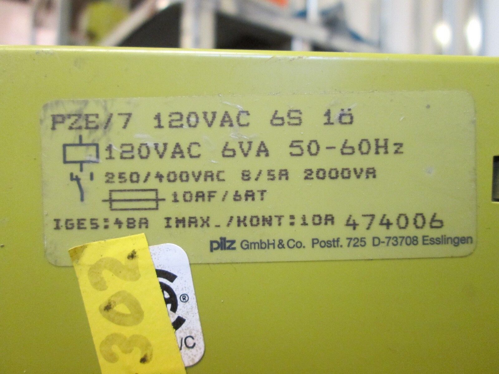 PILZ Safety Relay PZE7 120VAC 6VA 50/60Hz Used
