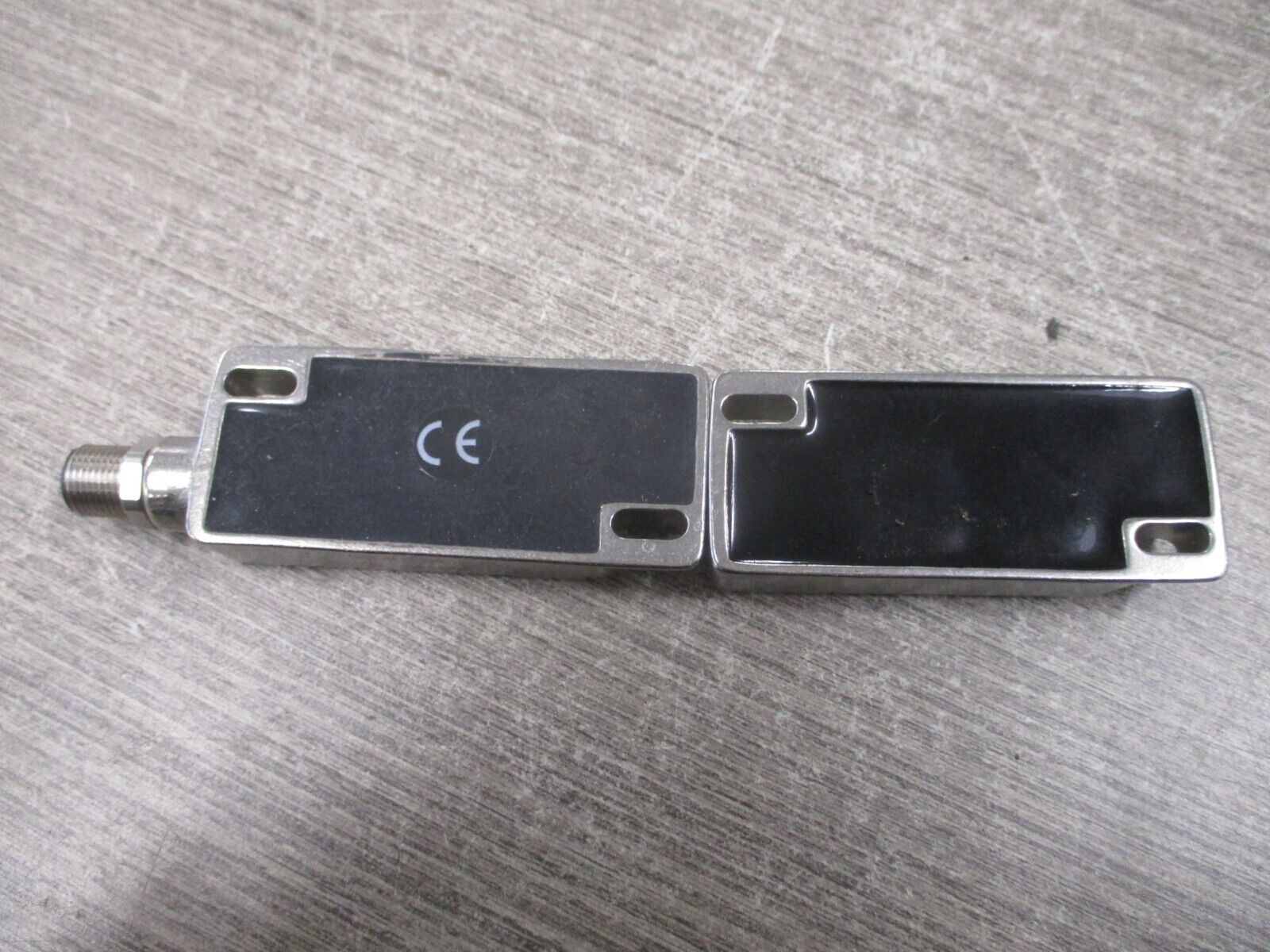 Allen-Bradley GuardMaster Ferrogard Safety Switch GD2 21 DC 24VDC w/Actuator Use