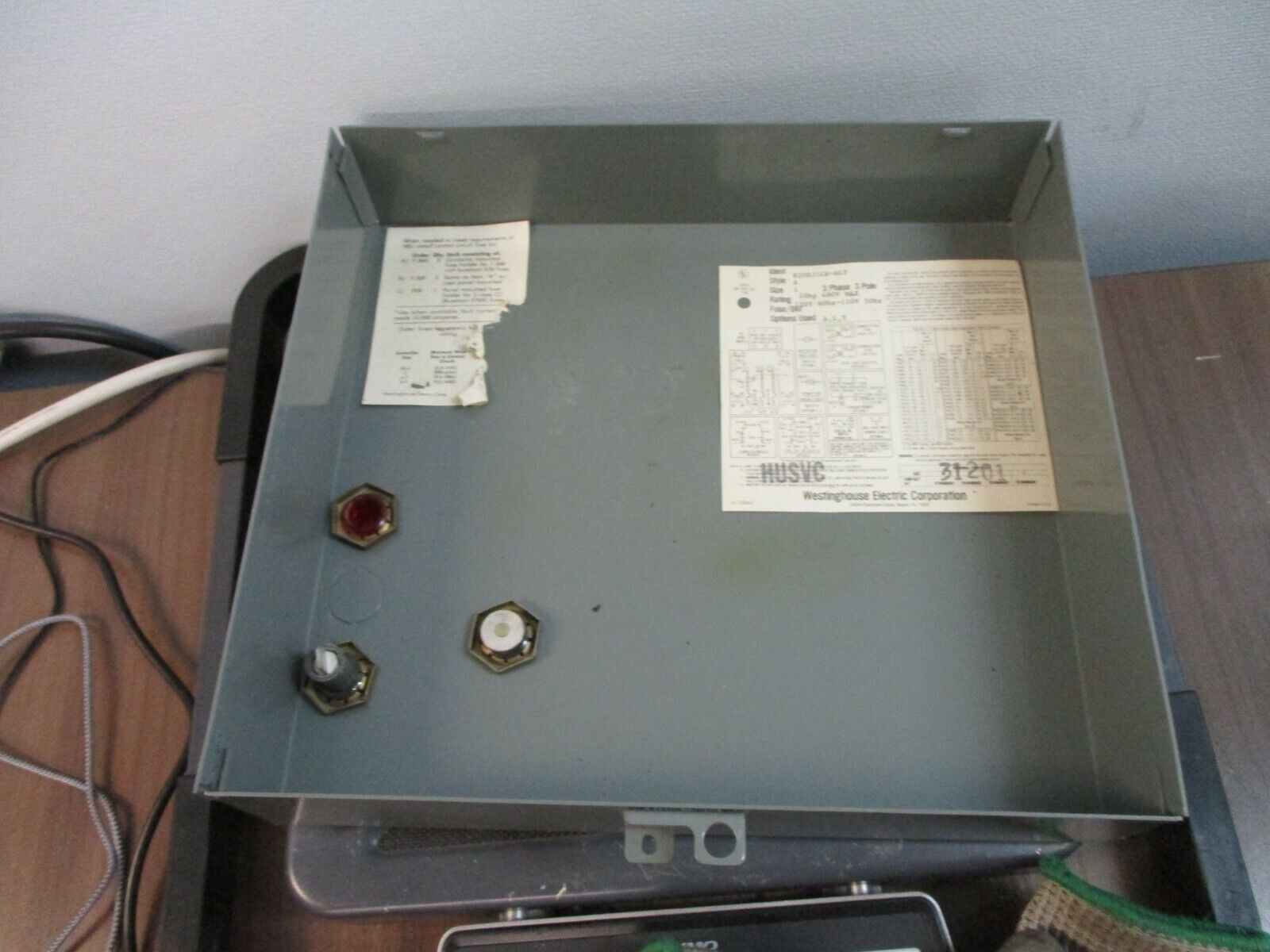 Westinghouse Enclosed Size 1 Starter B200J1CA-ALT 120V Coil Nema 12 Enclosure
