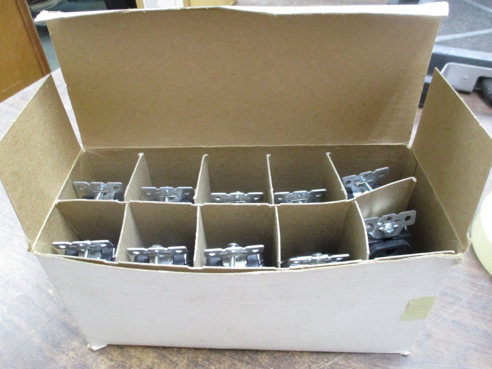 Arrow Hart Receptacle, AHBR20BLK, 20A 125V 3W *Lot of 10* New Surplus