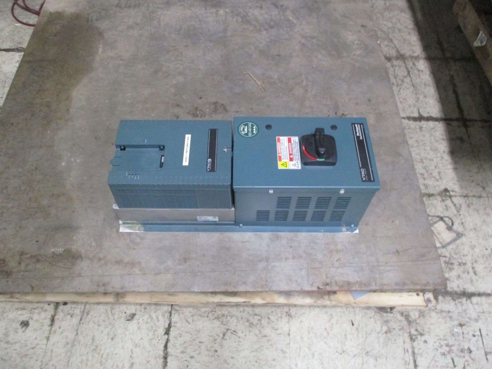 Rockwell Automation VTAC9 AC Drive w/ Disconnect 9VT401-014HTAN 10HP 3Ph Used
