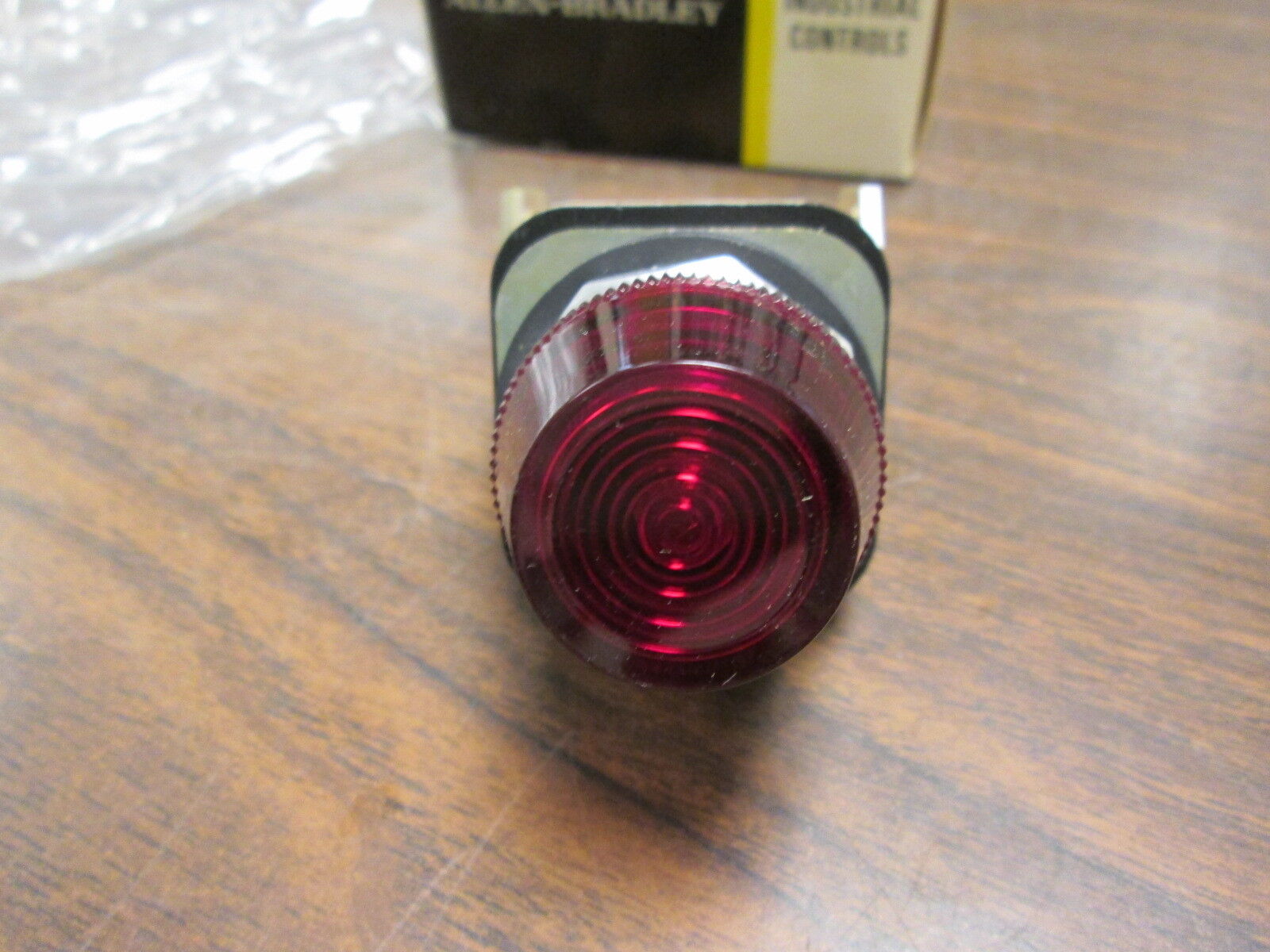 Allen-Bradley Pilot Light 800T-Q24R 24V Type 4,13 Red Cap New Surplus