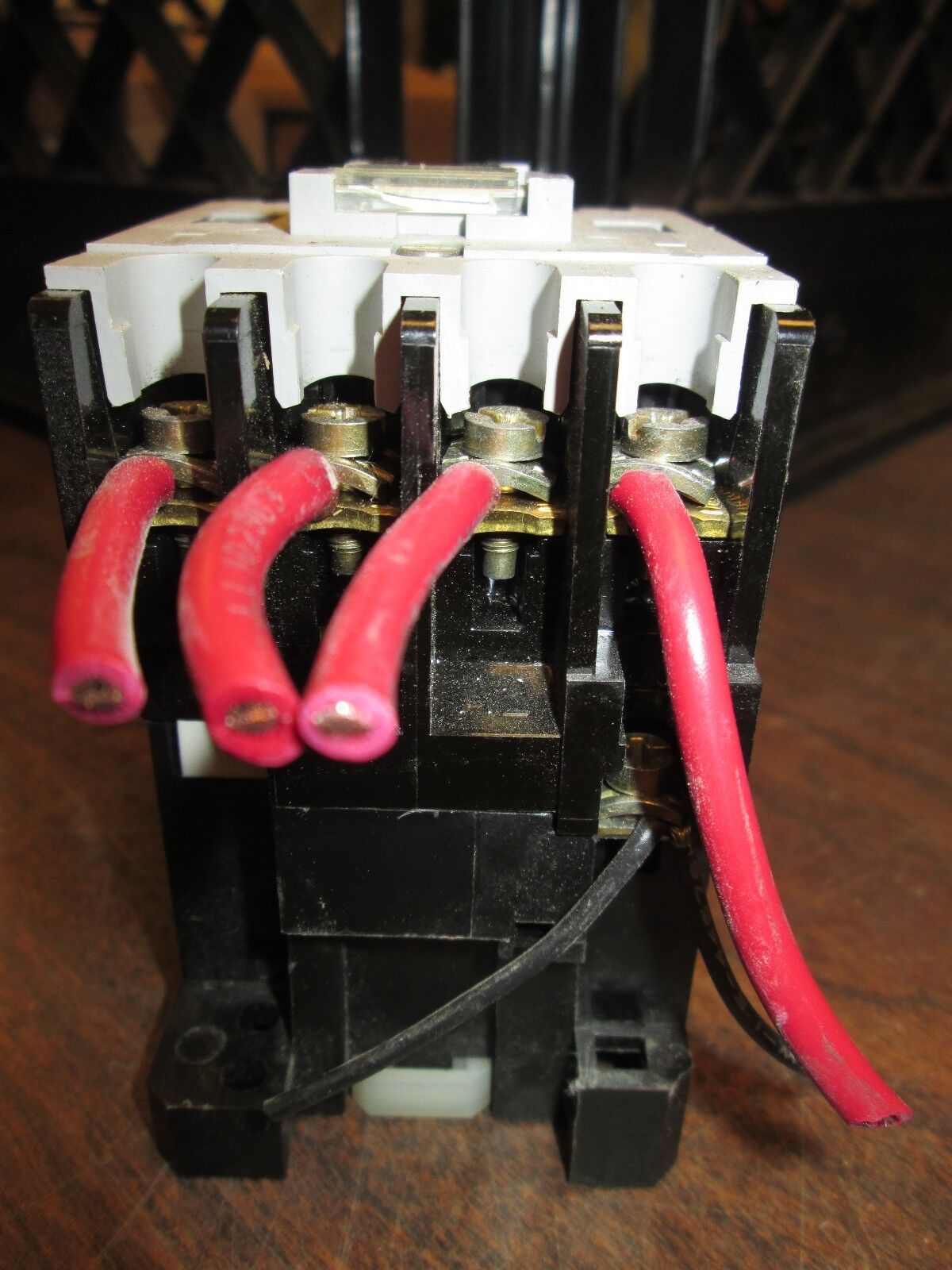 Allen-Bradley Contactor 100L-A20N*4 600V 30A 120V Coil 4P Used