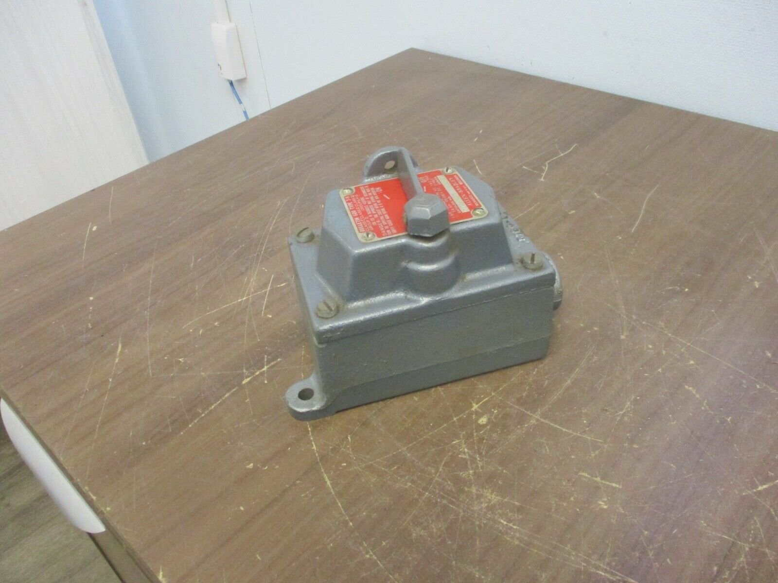 Allen-Bradley Explosion Proof Manual Starter 600-TEX4 Ser. A 120-240V 1Ph Used