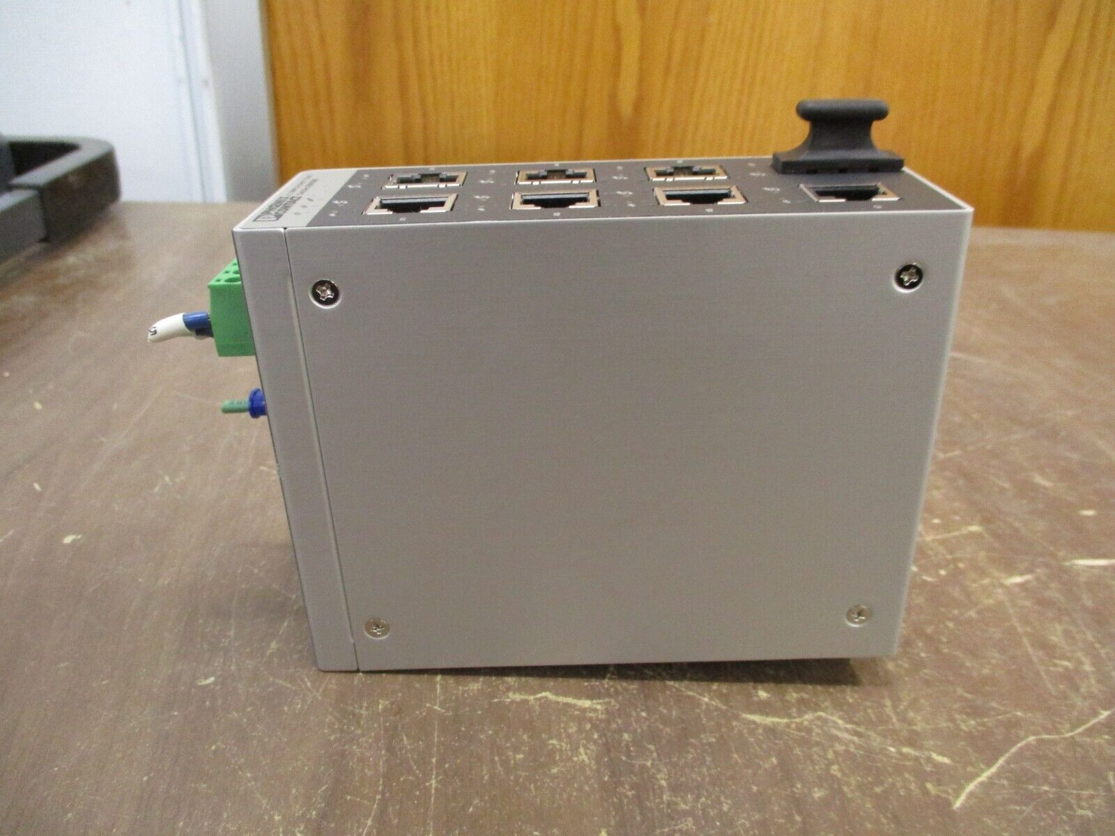 Phoenix Contact Industrial Ethernet Switch 2891006 HW: 14 SFNT 7TX/FX Used