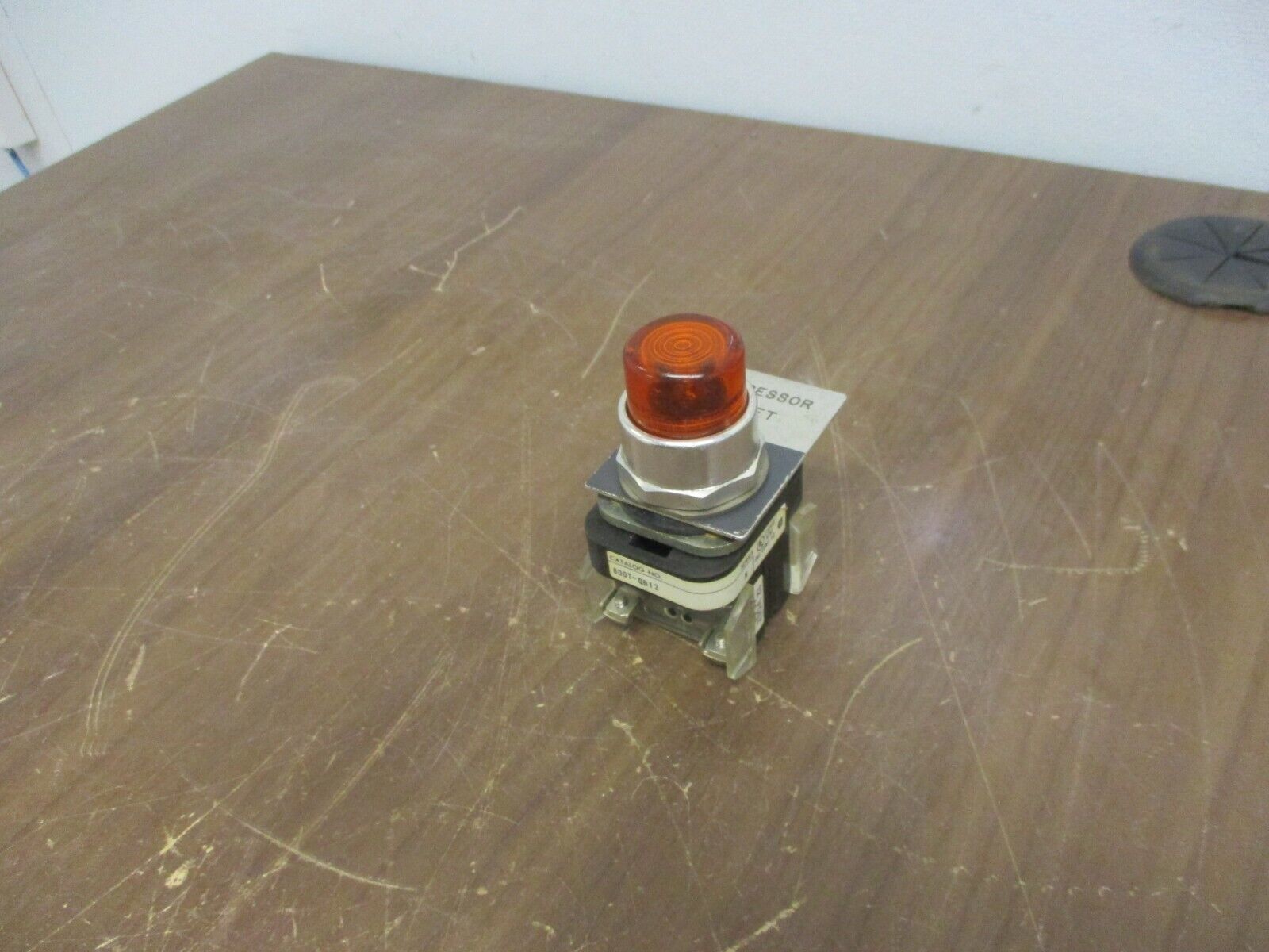 Allen-Bradley Illuminated Push Button 800T-QB12 Ser. N Amber Used