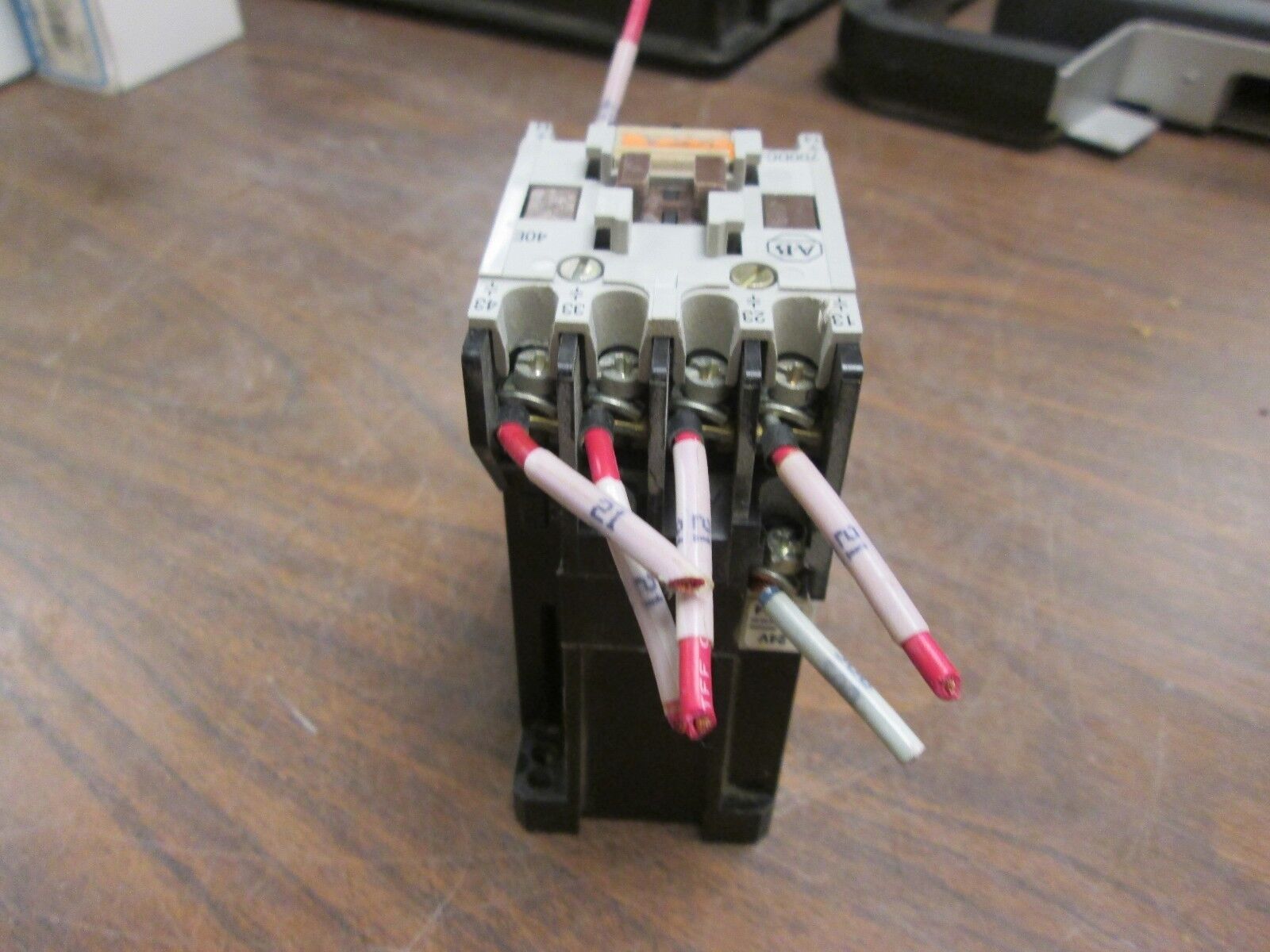 Allen-Bradley Contactor 700DC-F400* 24VDC Coil 10A Used