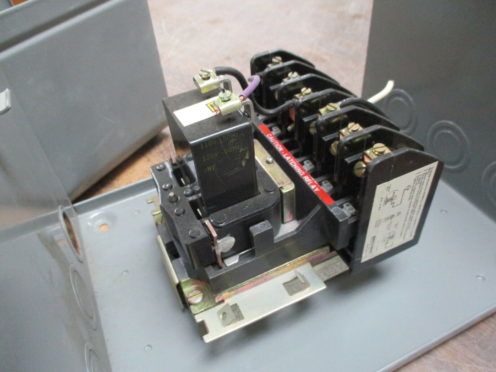 Square D Enclosed Lighting Contactor 8903 LL0 40 120V Coil 20A 600V Used