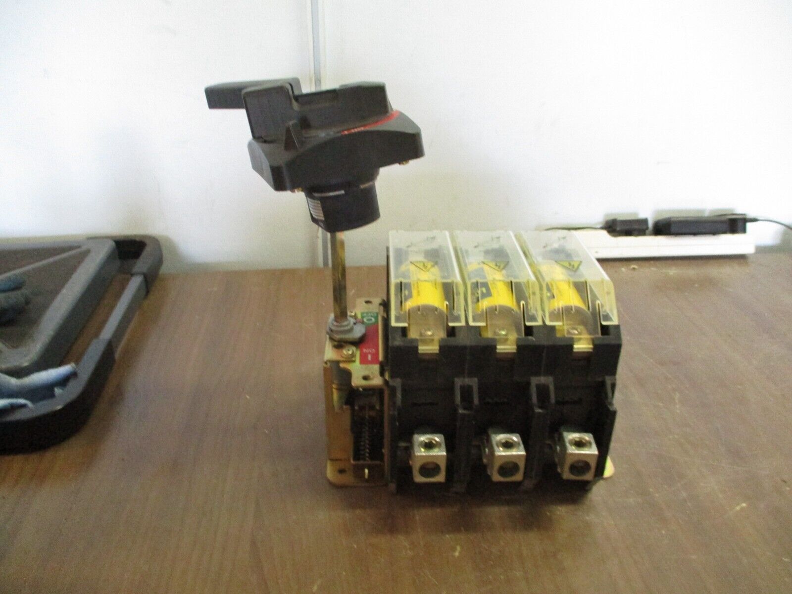 Allen-Bradley Fusible Disconnect Switch 194R-NN200P3 Ser. B 200A 600V 3P Used