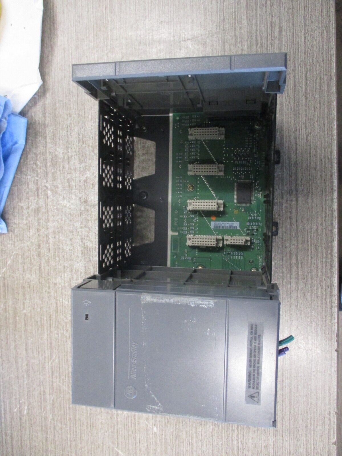 Allen-Bradley SLC 500 PLC Rack W/Power Supply 1746-A4/1746-P3 4-Slot Used