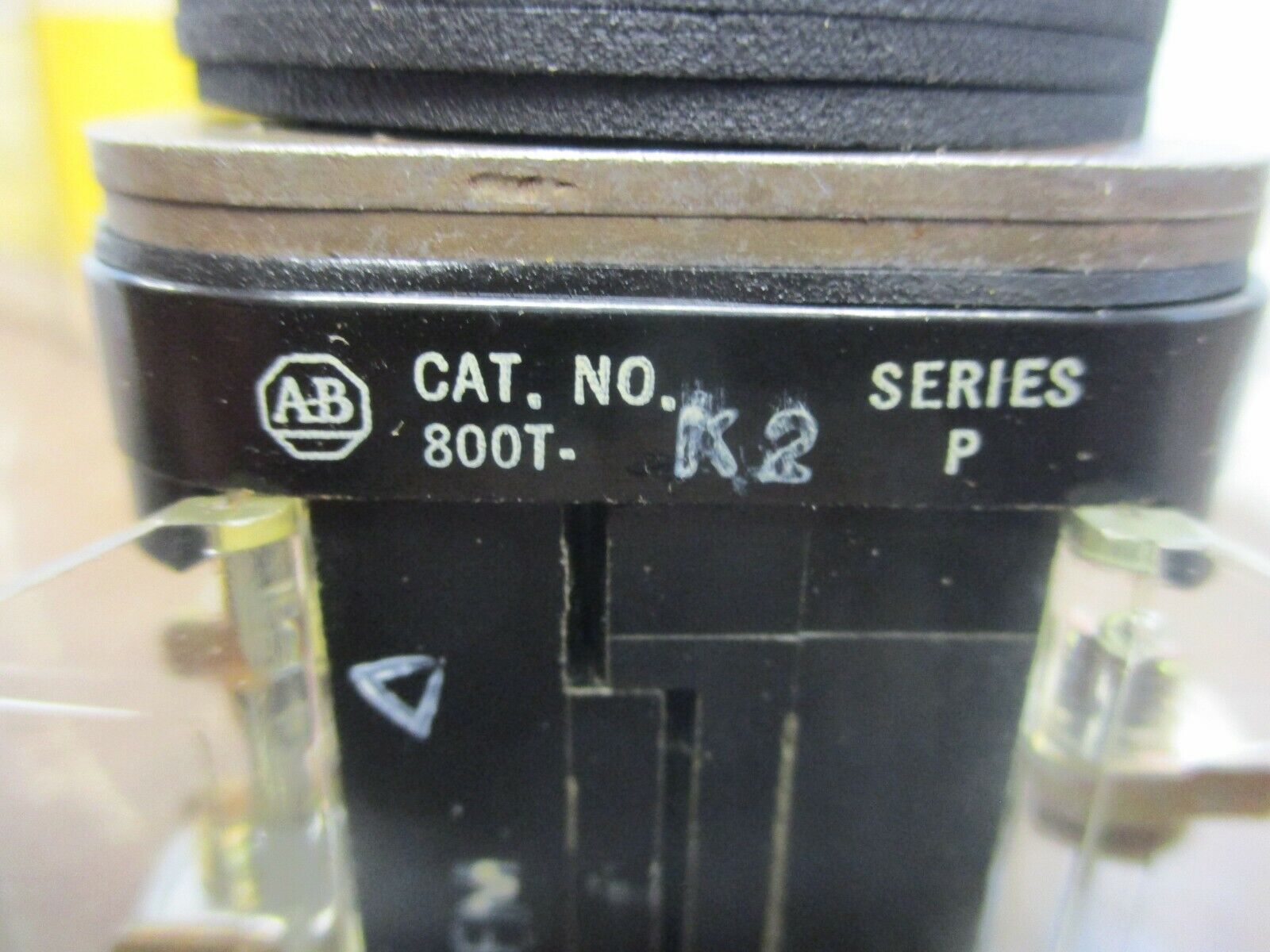 Allen-Bradley Selector Push Button 800T-K2B Ser. P Black Button 2 N.O.-2 N.C.