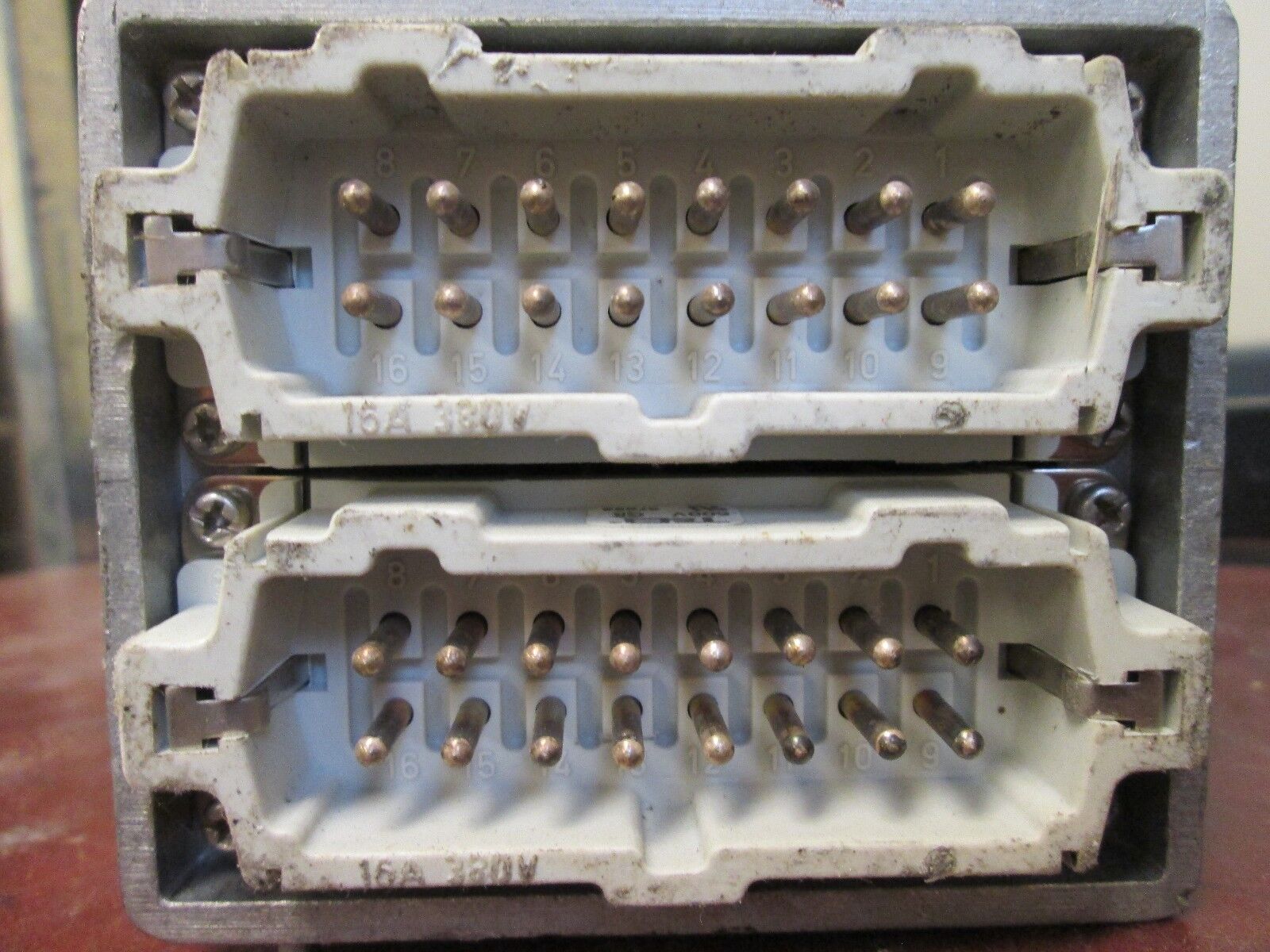 T & B Plug 57696 32 Pin 600V Used