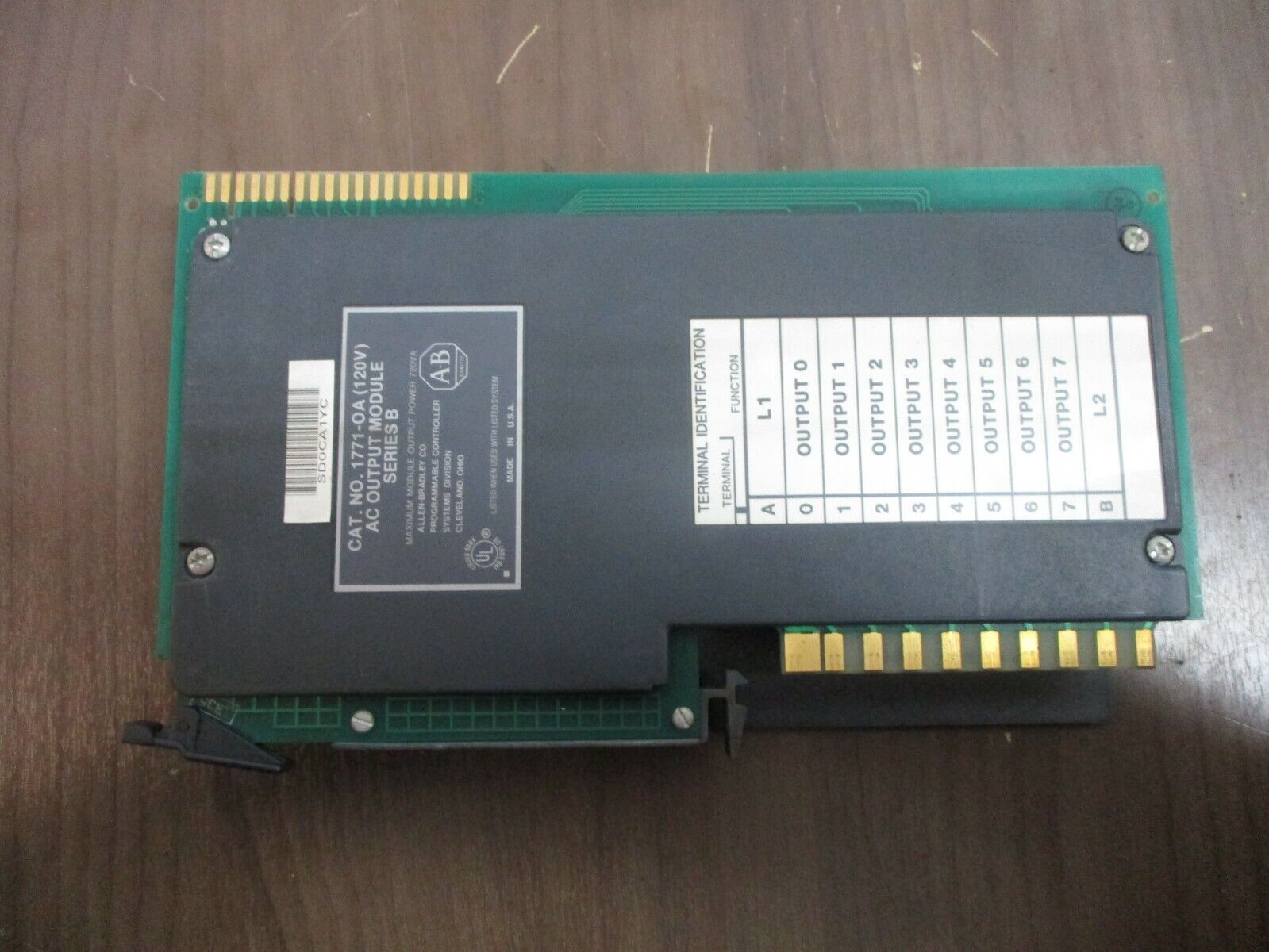 Allen-Bradley AC Output Module 1771-OA Ser. B 120V Used