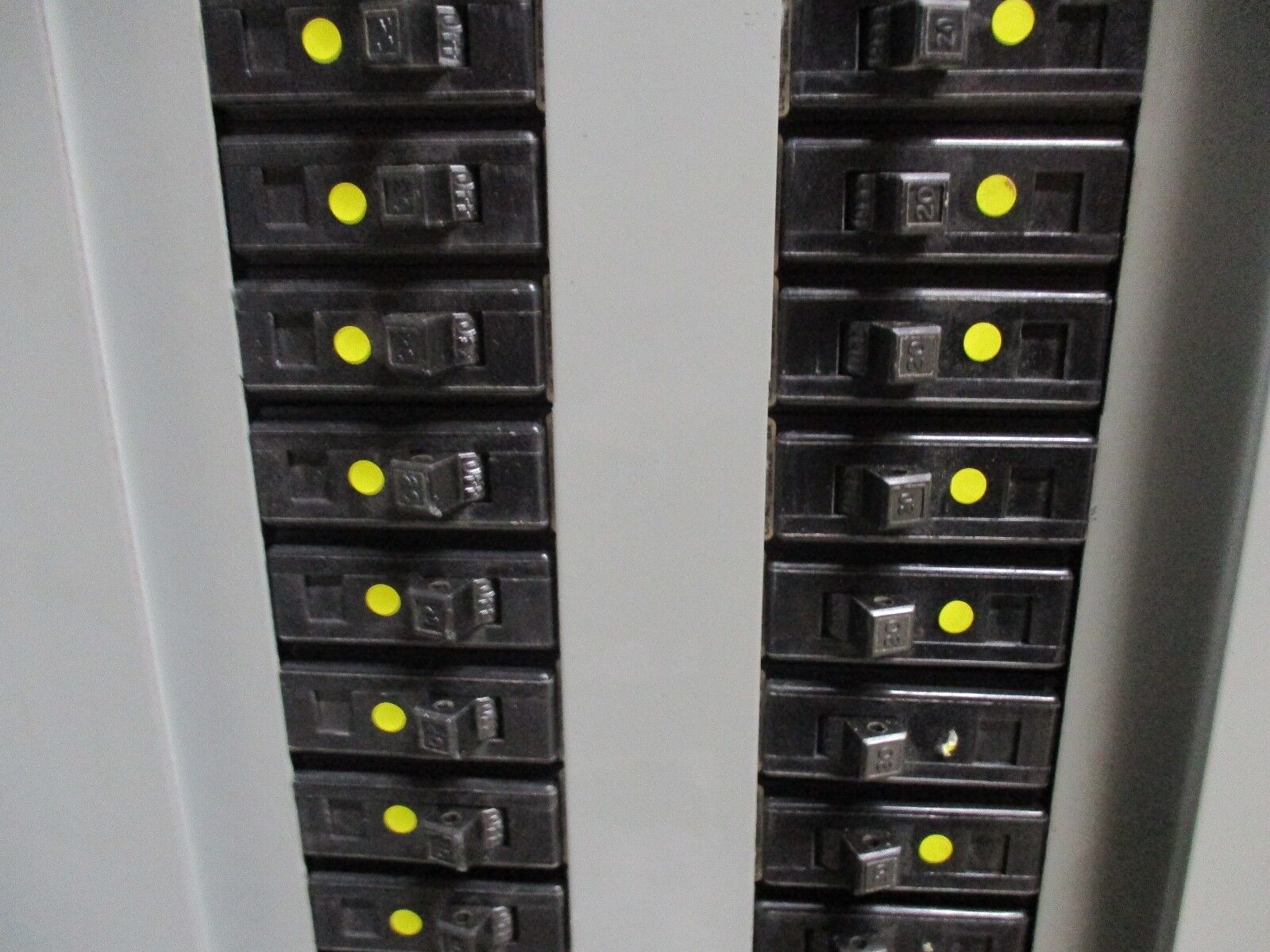 Westinghouse Main Lug Circuit Breaker Panel CG-15706 42-Slot, 225A Max 3Ph 4W