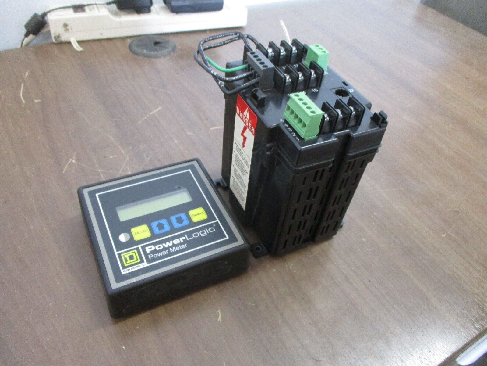 Square D PowerLogic Power Meter w/ Display 3020 PM-620 / 3020 PMD-32 *No Cable*